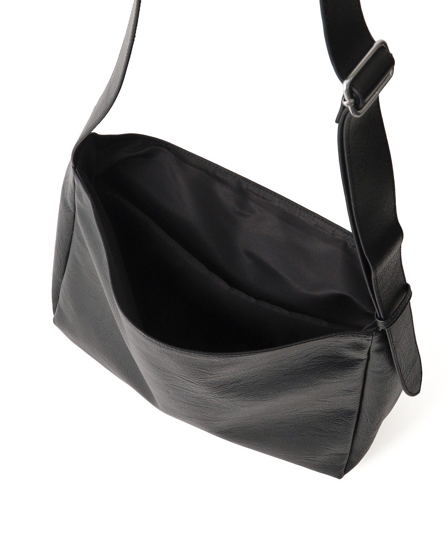 TRIBAL HEART FAUX LEATHER MESSENGER BAG