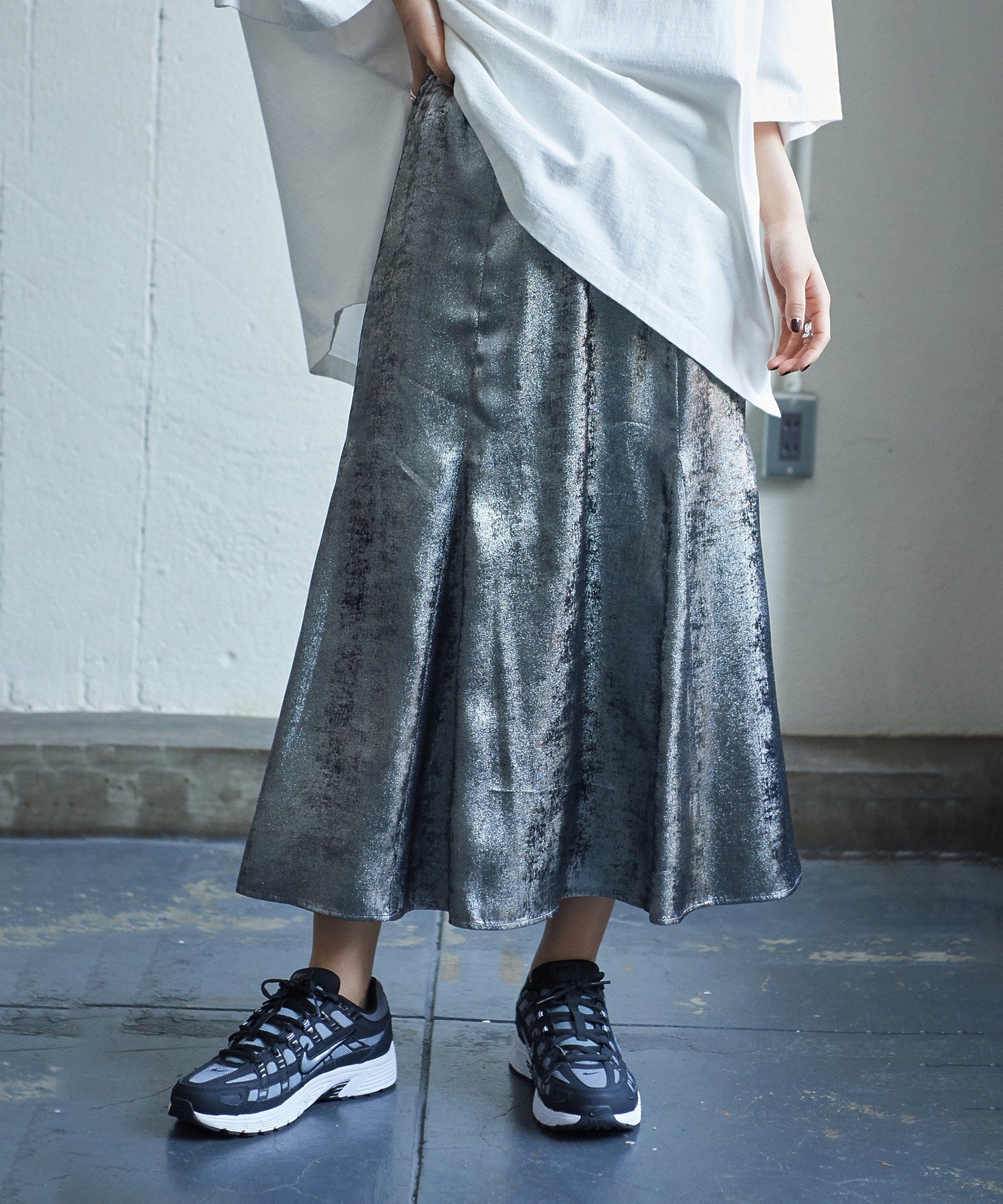 セミフレアメタリックスカート
