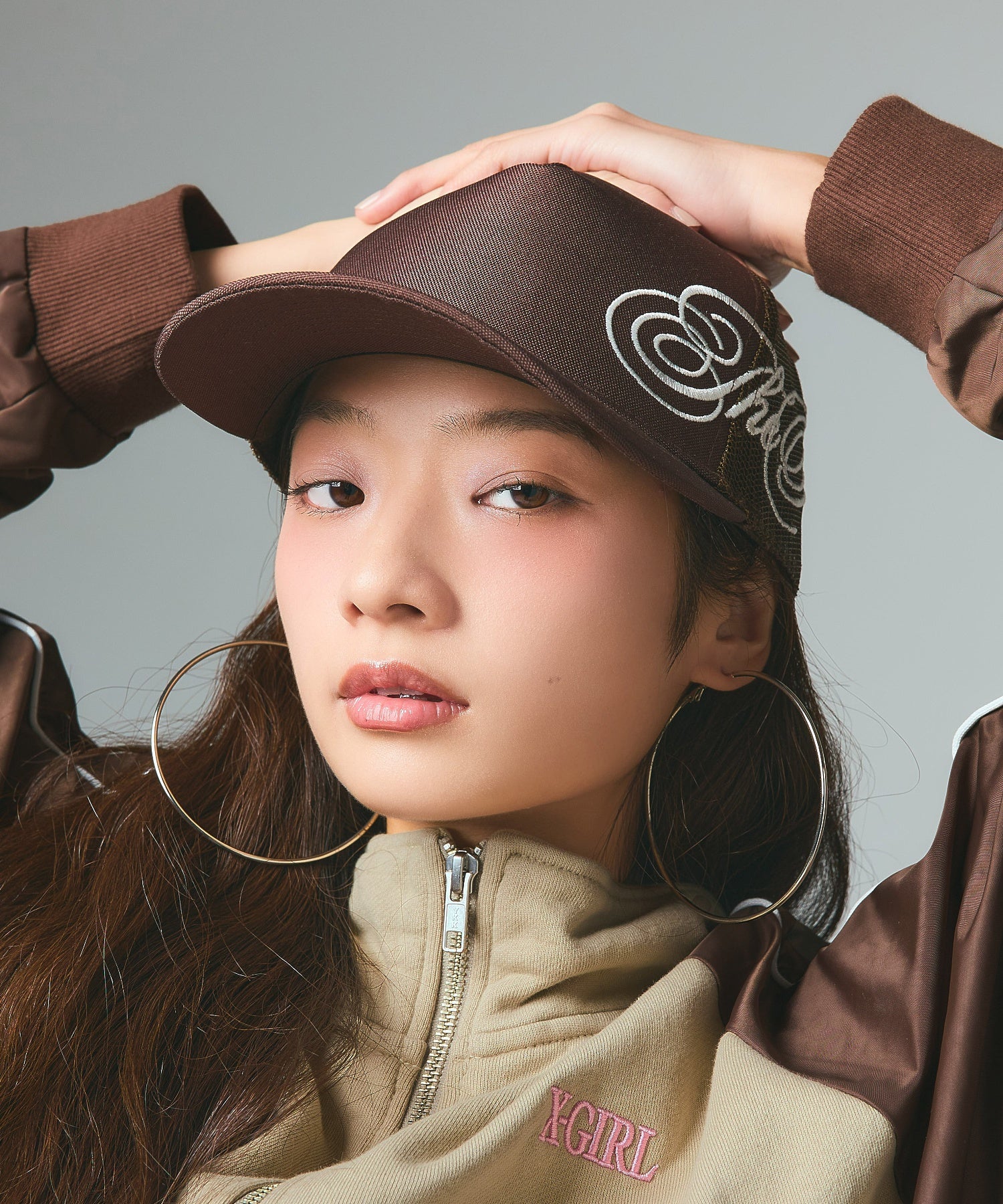 SIDE SCRIPT LOGO TRUCKER CAP