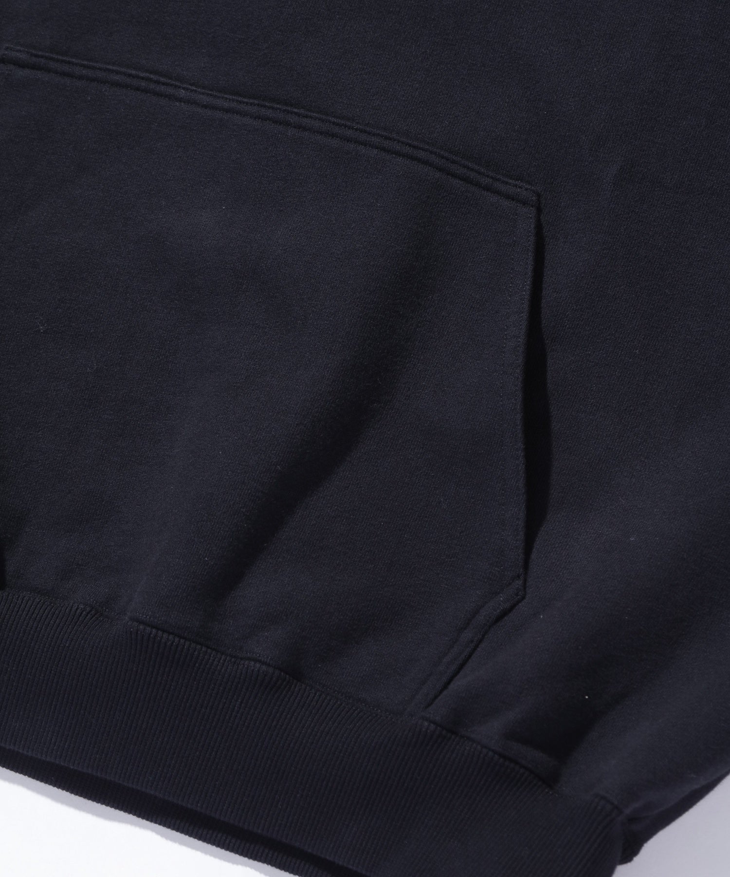 CLASSIC PULLOVER HOODED SWEATSHIRT