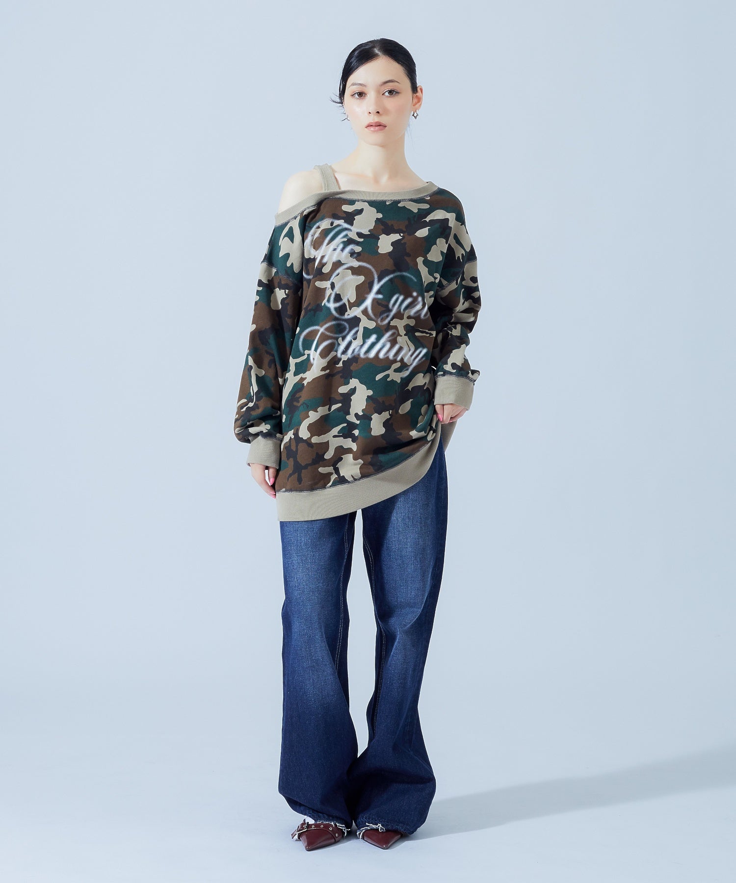 SCRIPT LOGO OFF SHOULDER SWEATSHIRT