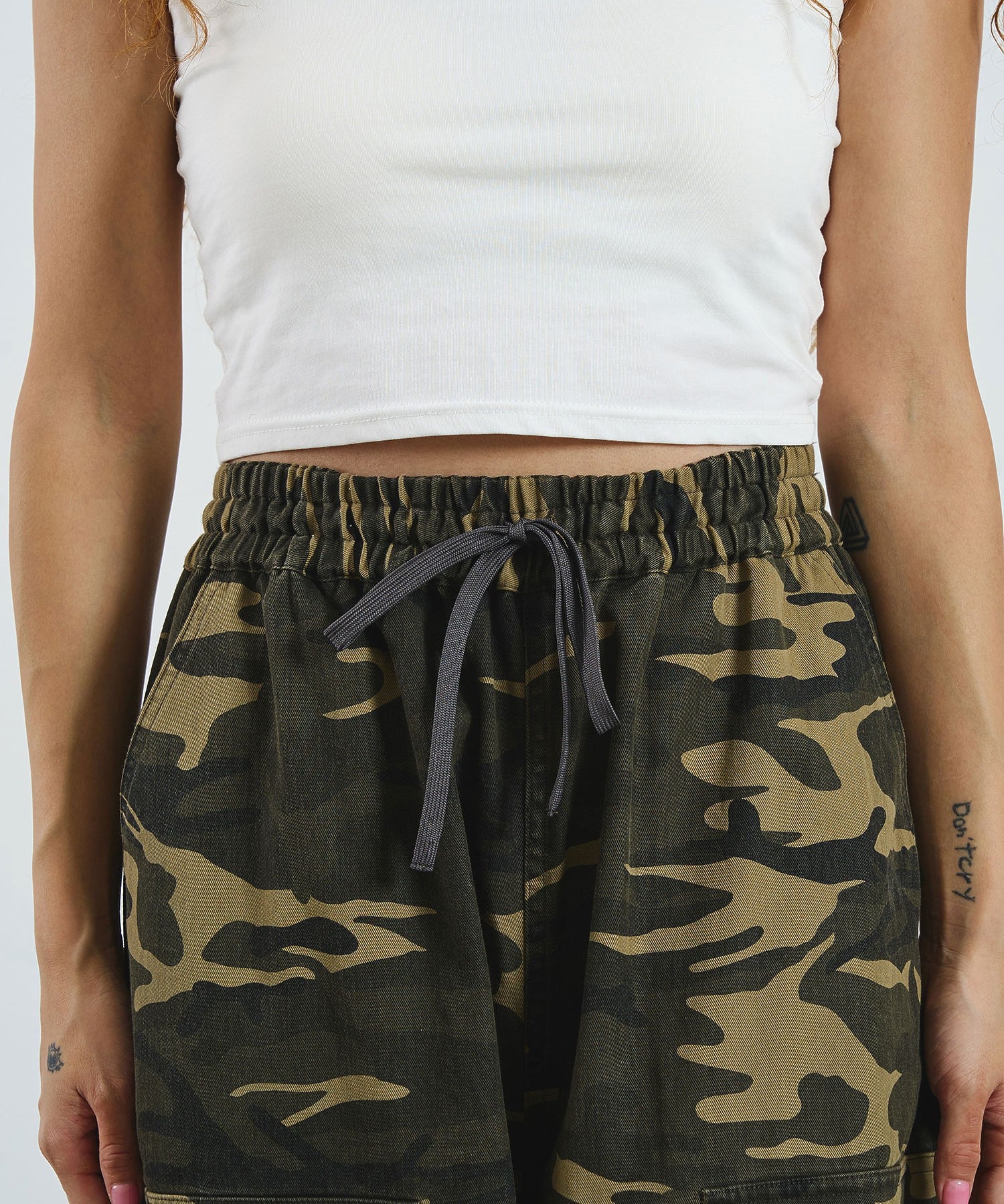 CREOLME/MILITARY CARGO SHORTS