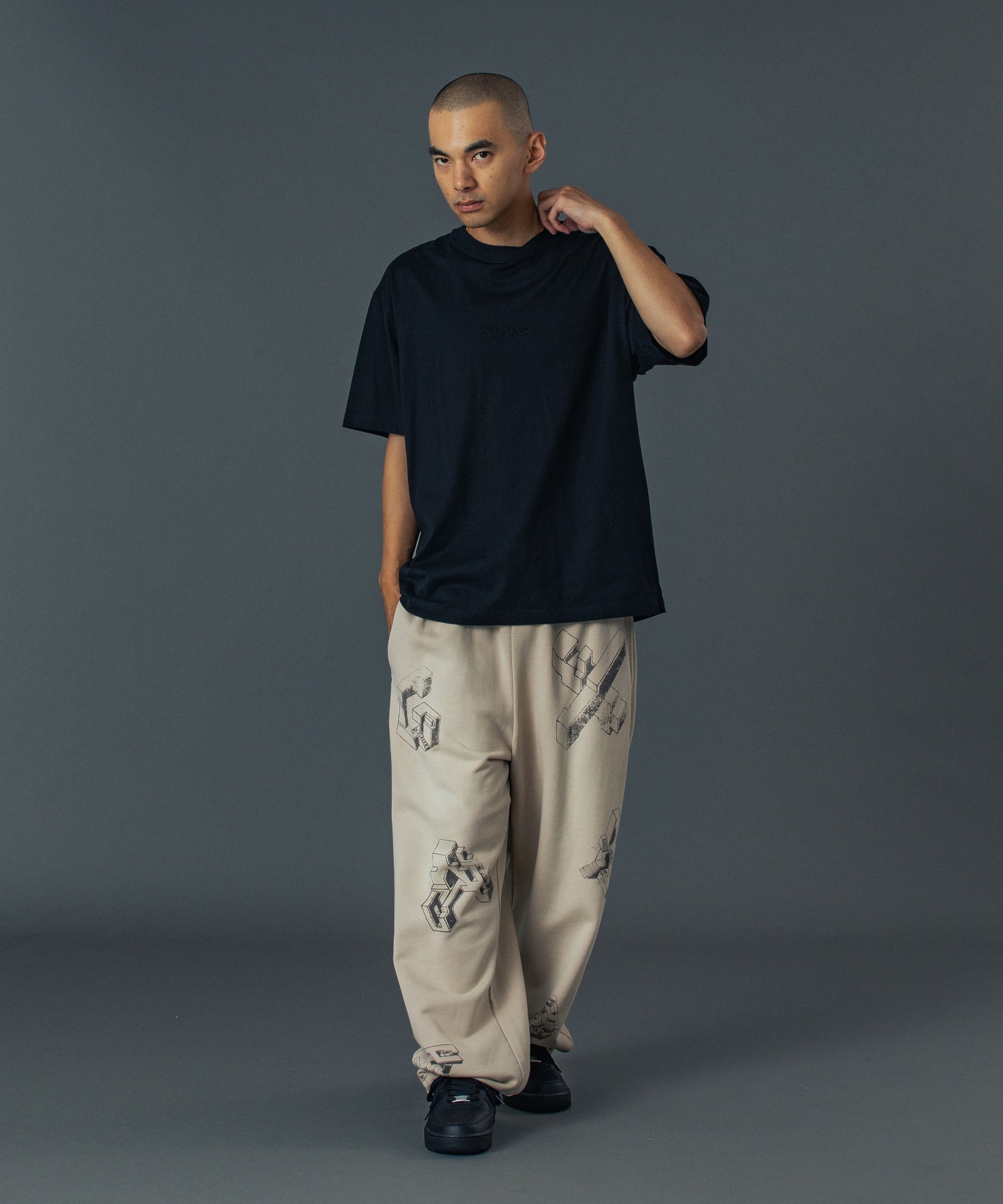 EMBOSSED STANDARD LOGO S/S TEE