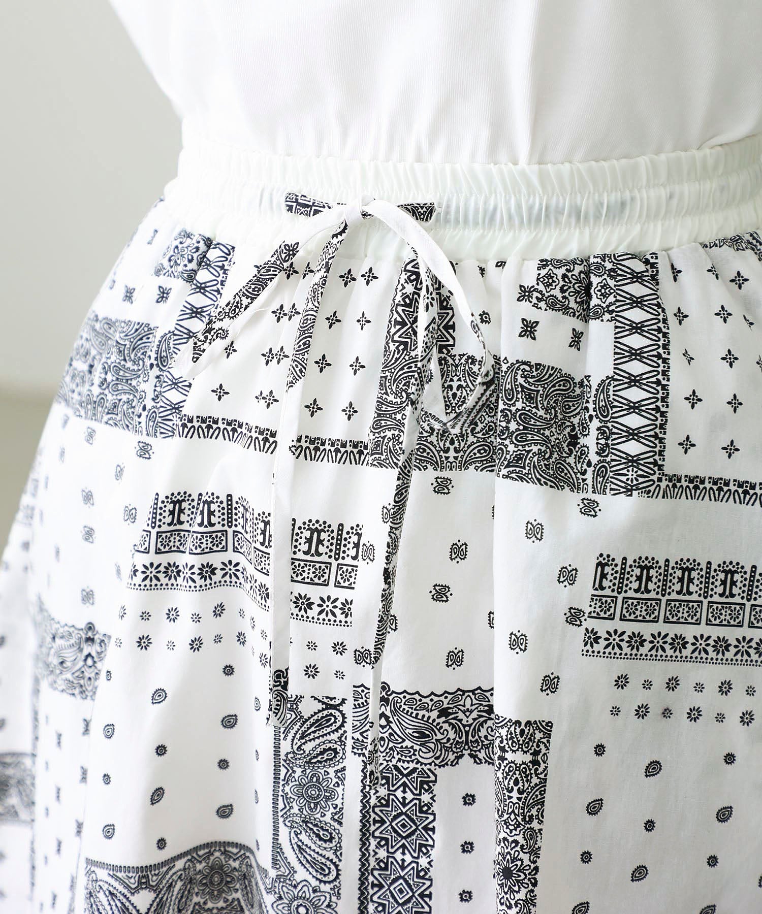 BANDANA PRINT SKIRT MILKFED.