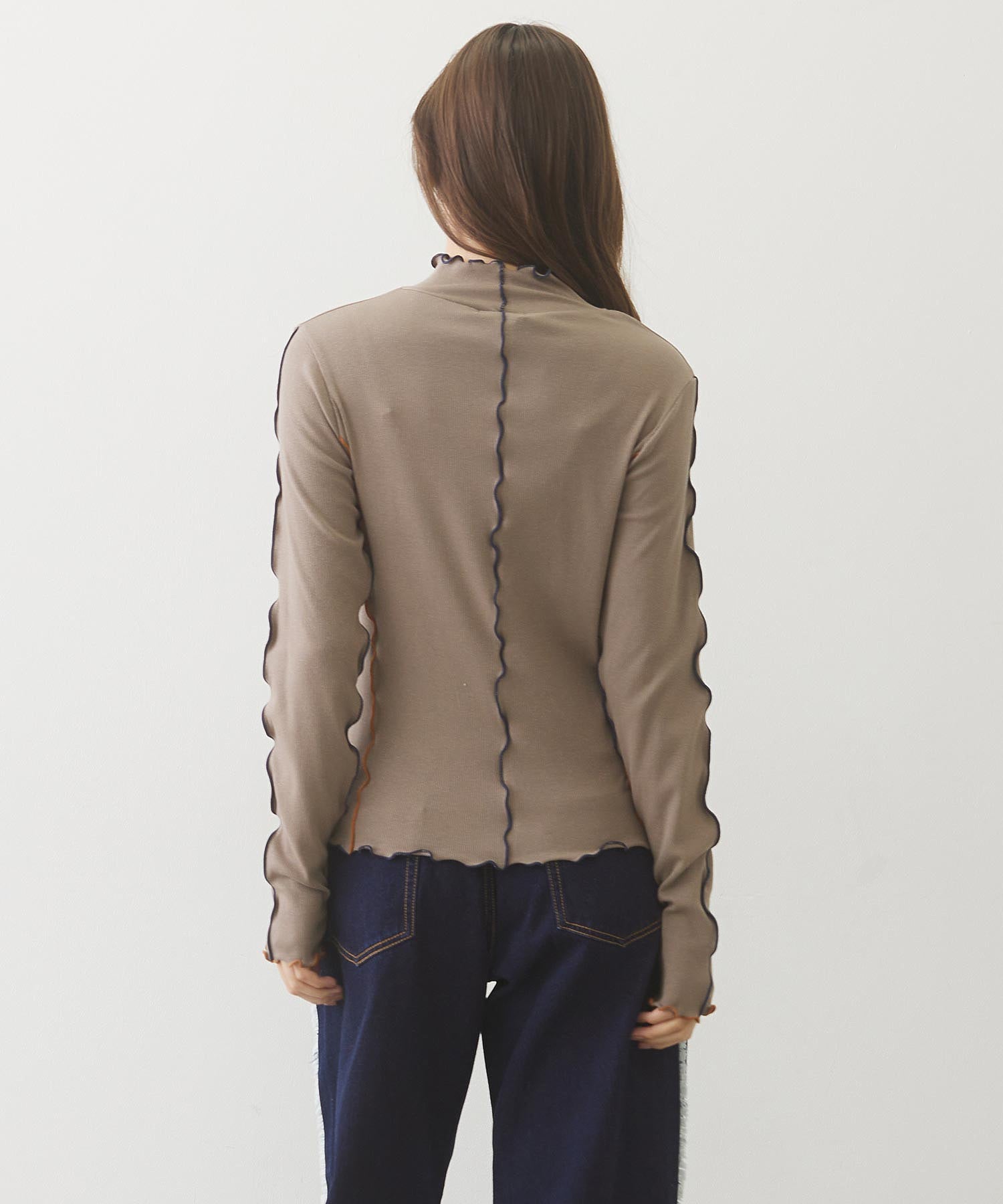 OVERLOCK STITCHED TOP