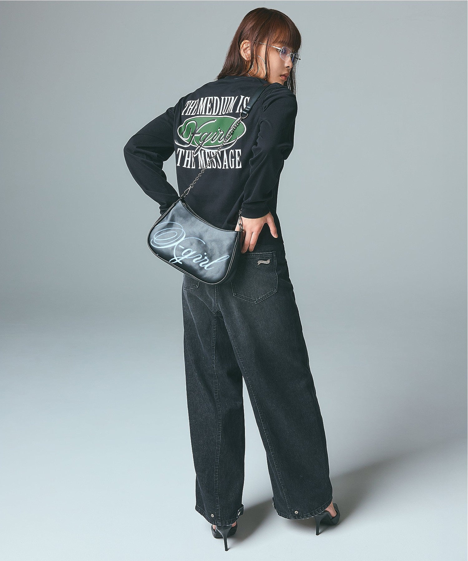 SPRAY SCRIPT LOGO SHOULDER BAG