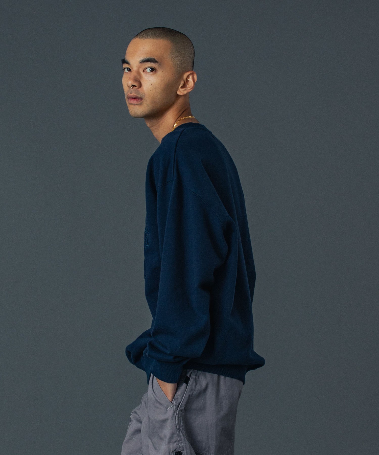 PATCHED OLD ENGLISH CREWNECK SWEATSHIRT