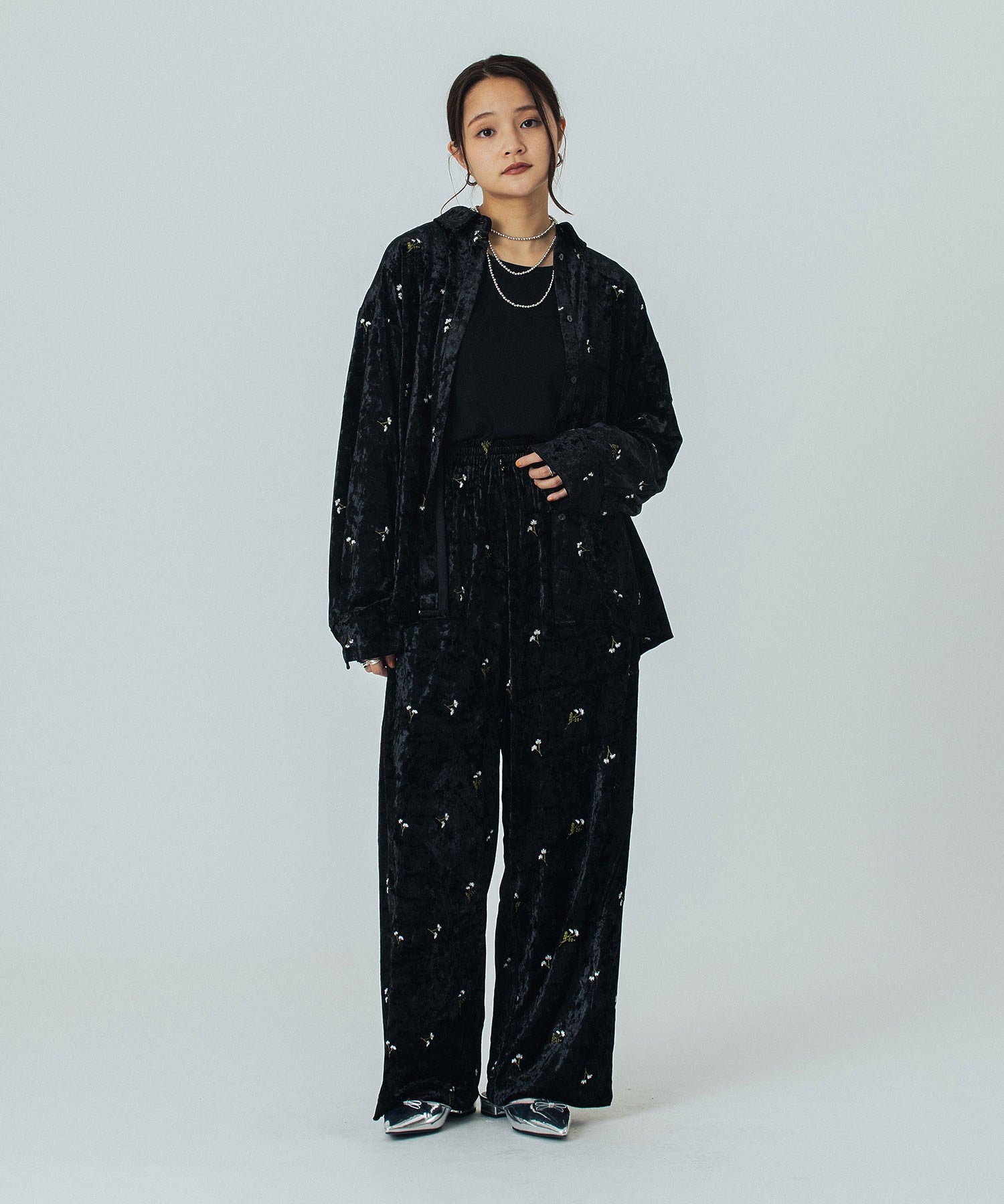 EMBROIDERY VELOUR PANTS