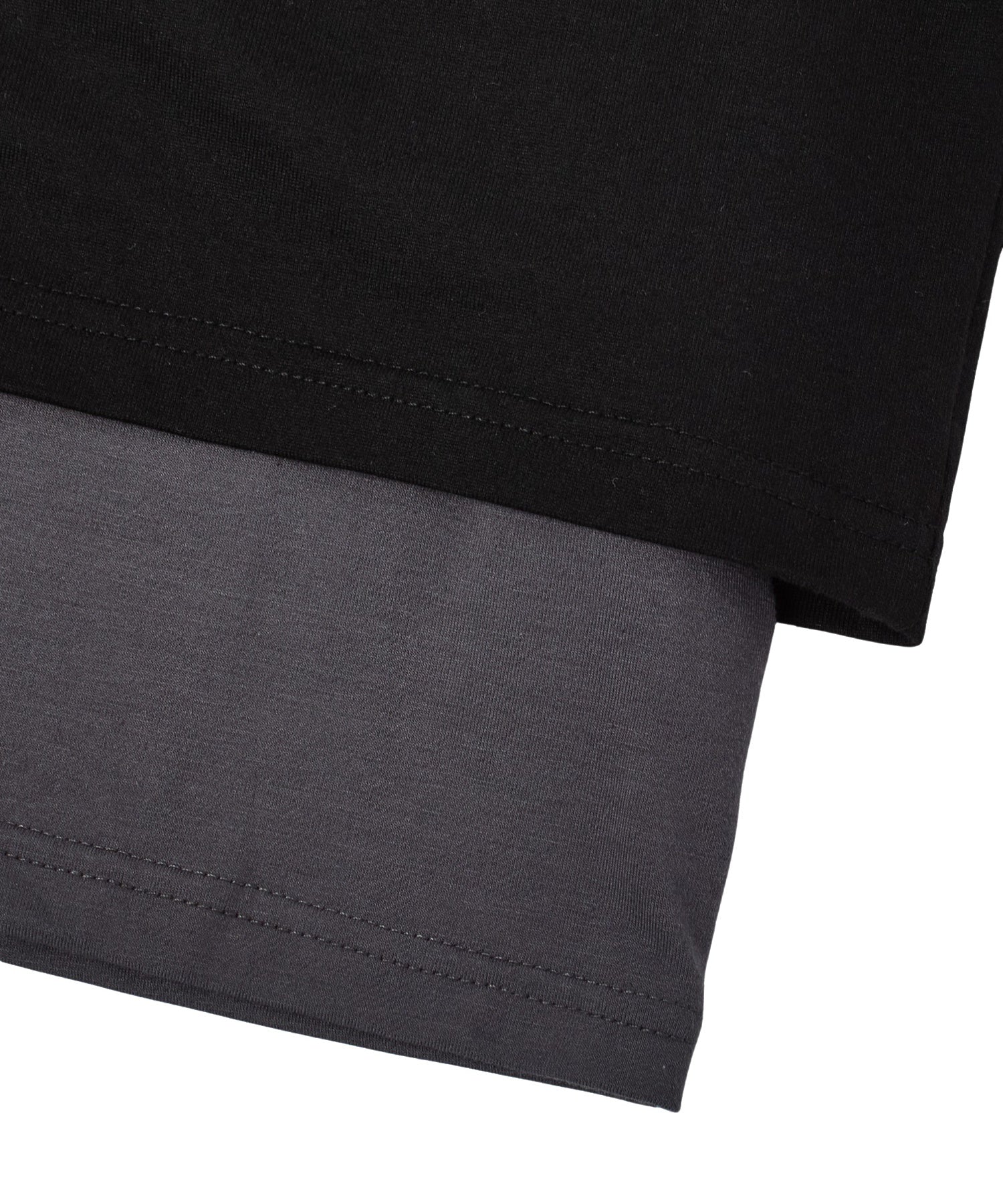 LAYERED STYLE PANELED GRAPHIC S/S TOP