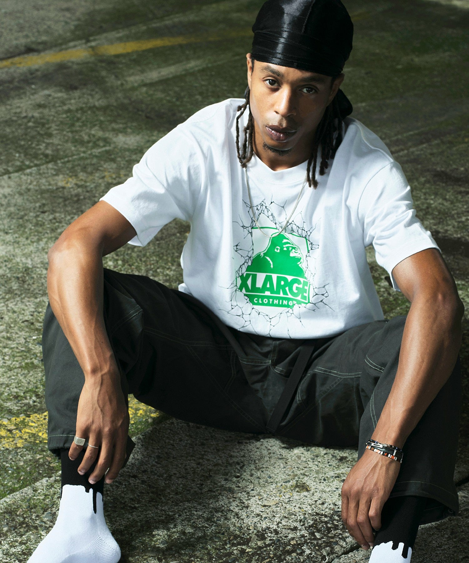 XLARGE×LIXTICK CRACK WALL OG S/S TEE
