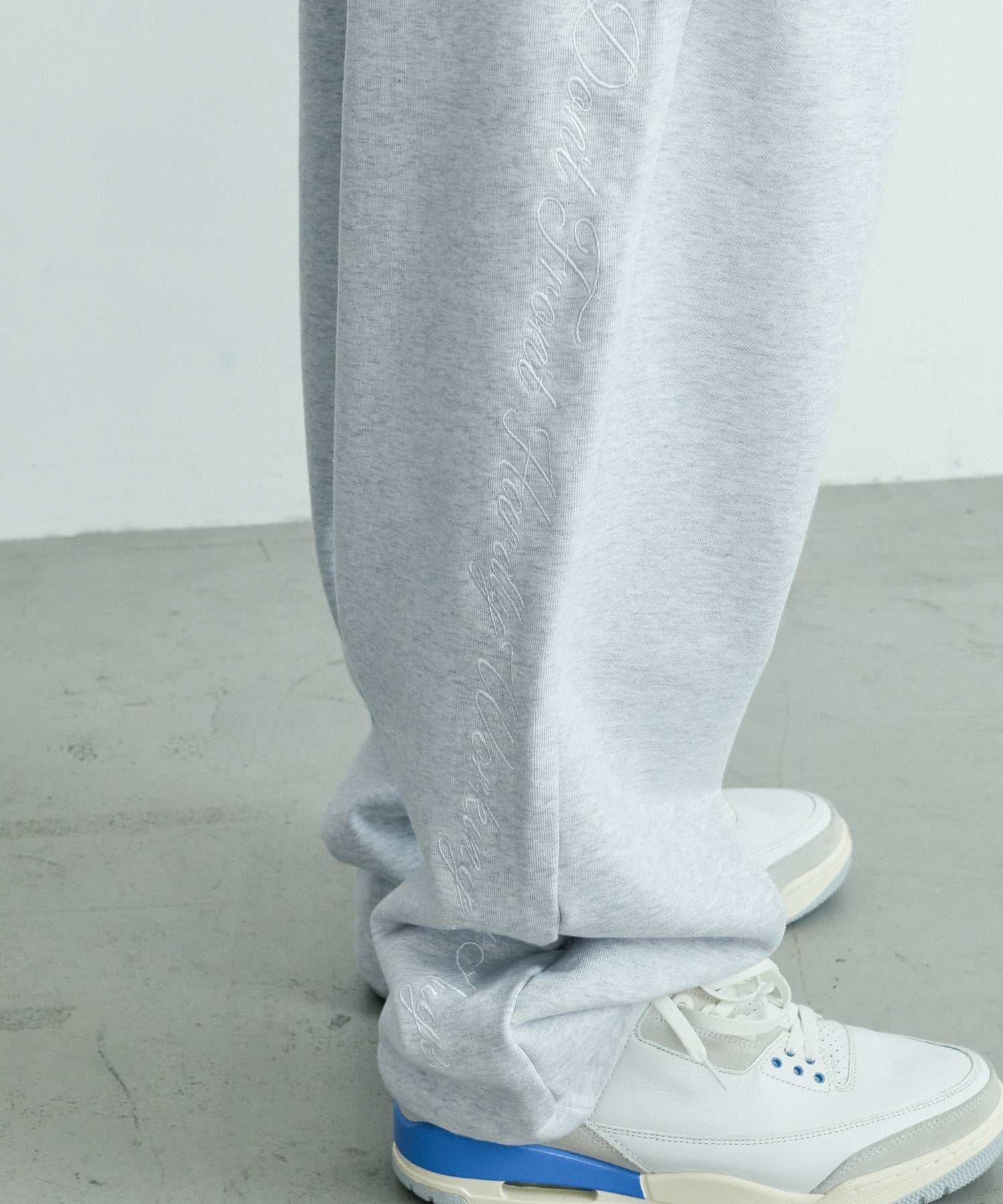 【一部WEB限定】CURSIVE WIDE SWEAT PANTS
