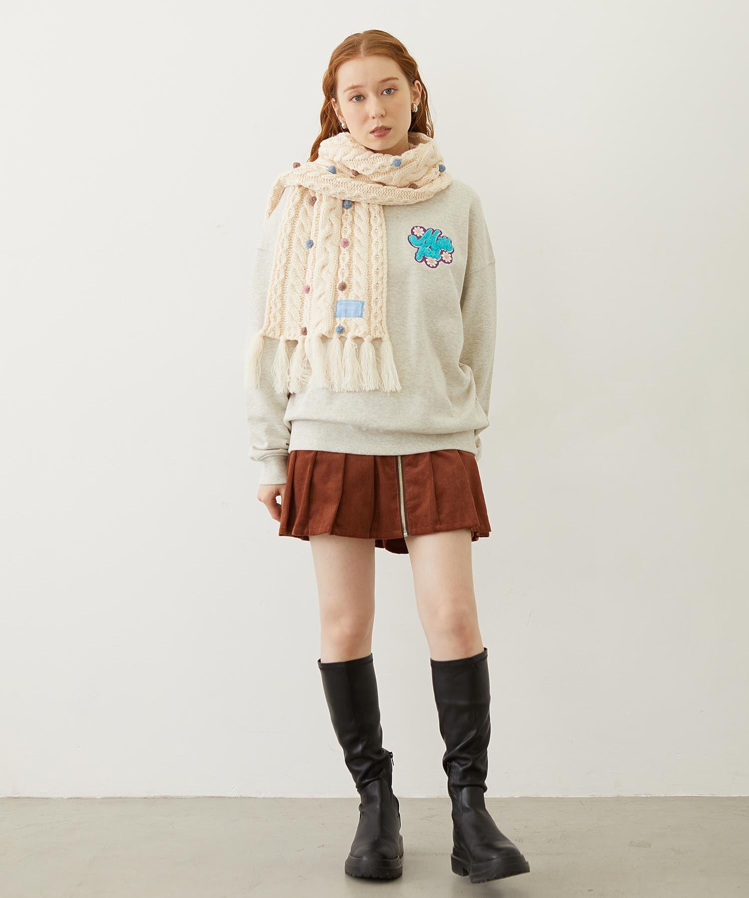 FLOWER LOGO CHENILLE EMBROIDERY SWEAT TOP