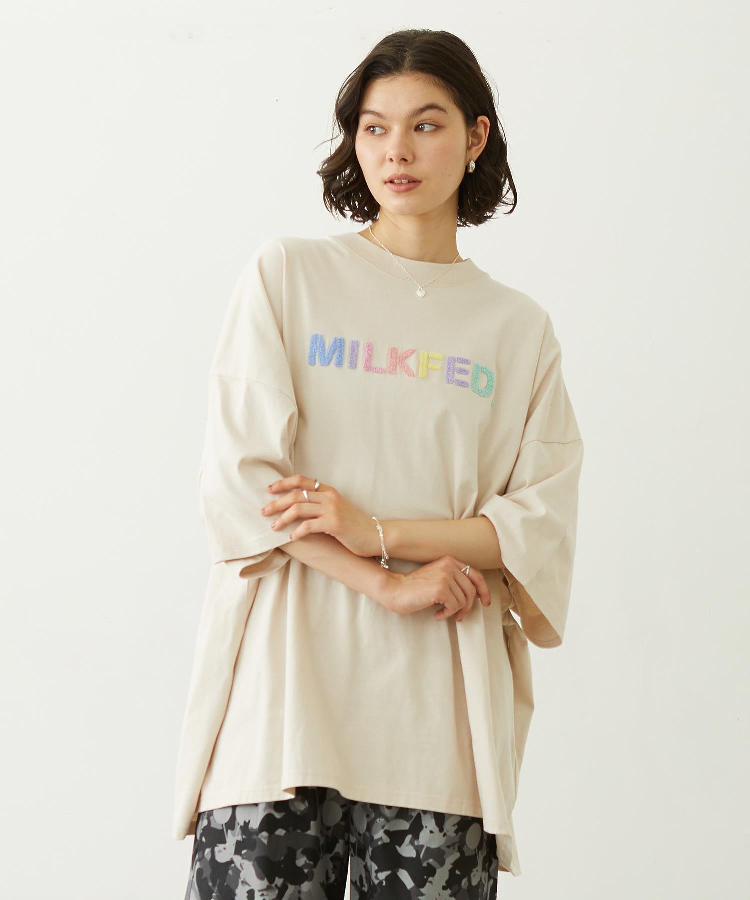 STENCIL SAGARA EMBROIDERY S/S TEE