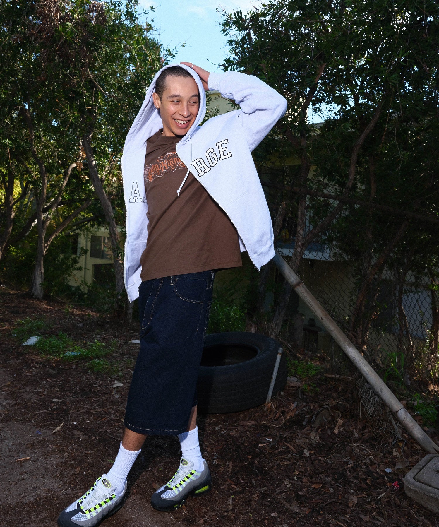 STITCHED LOGO DENIM SHORTS