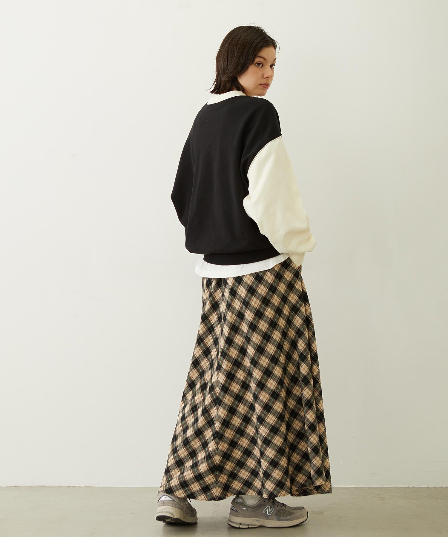 COLOR BLOCK SWEAT TOP