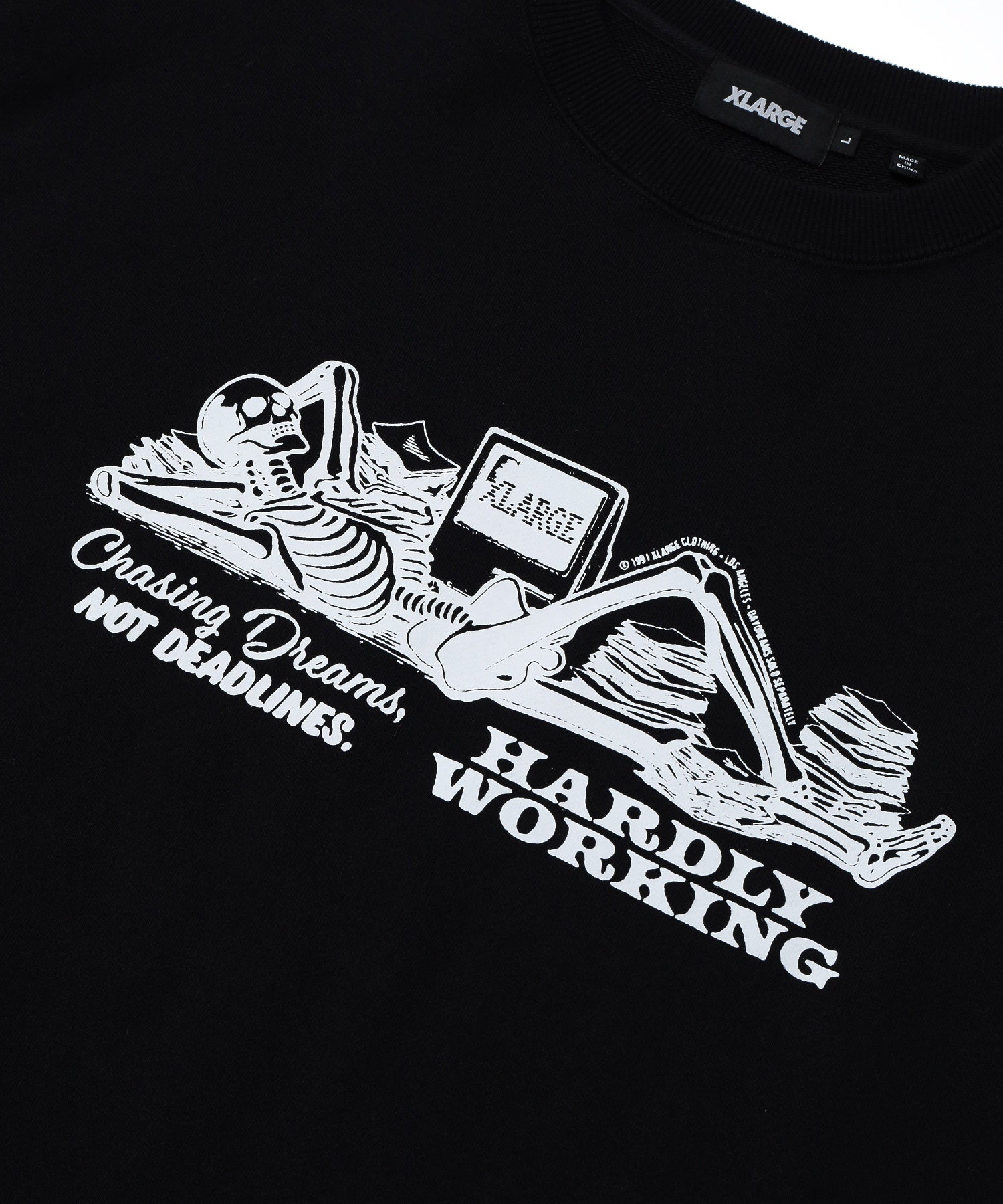 CHASING DREAMS CREWNECK SWEATSHIRT