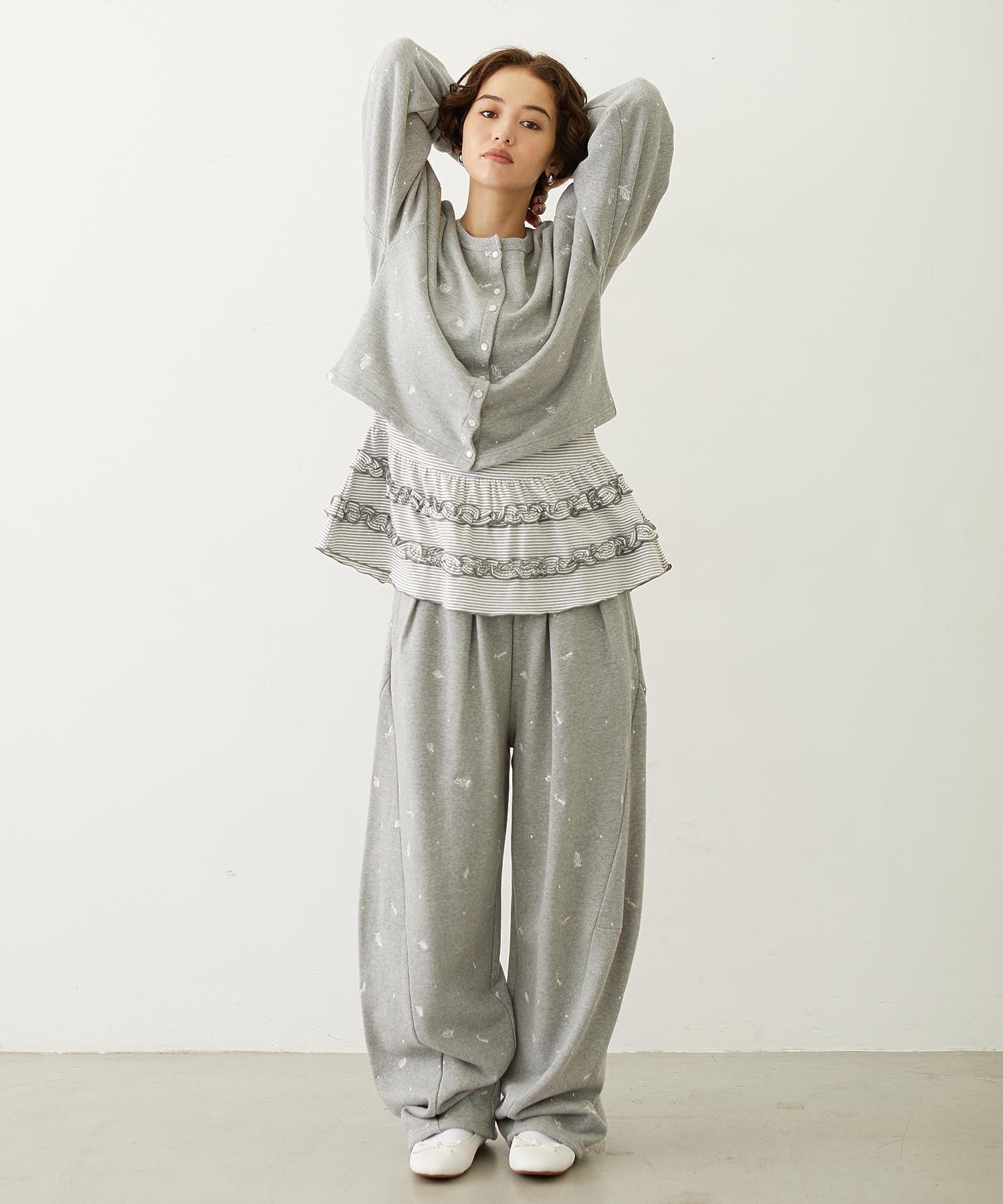 EMBROIDERED ROSE SWEAT WIDE PANTS