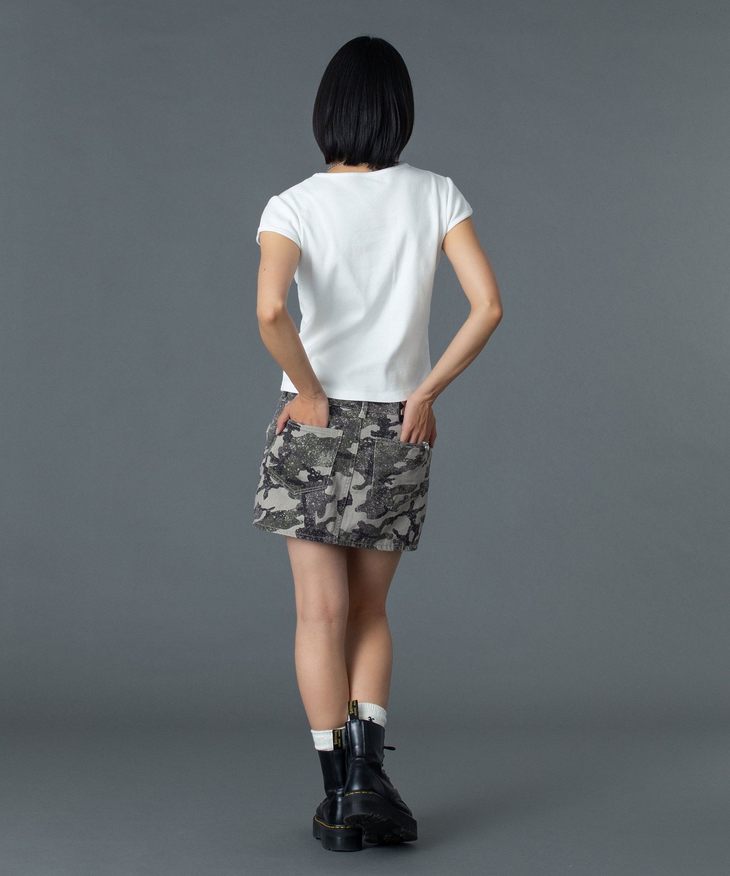 SPRAY AND CURSIVE SCRIPT LOGO S/S BABY TEE