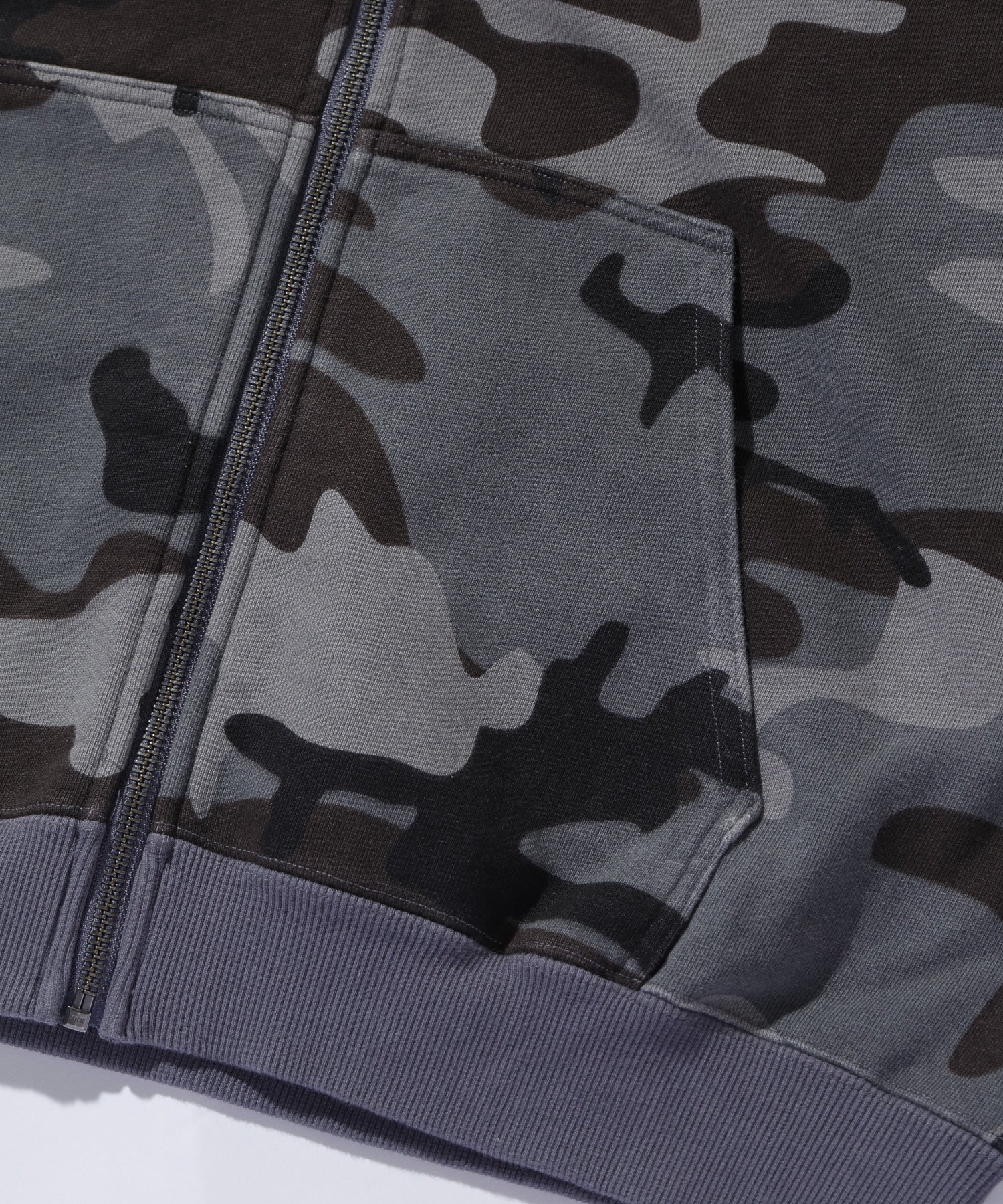 CAMO ZIP UP HOODED SWEATSHIRT