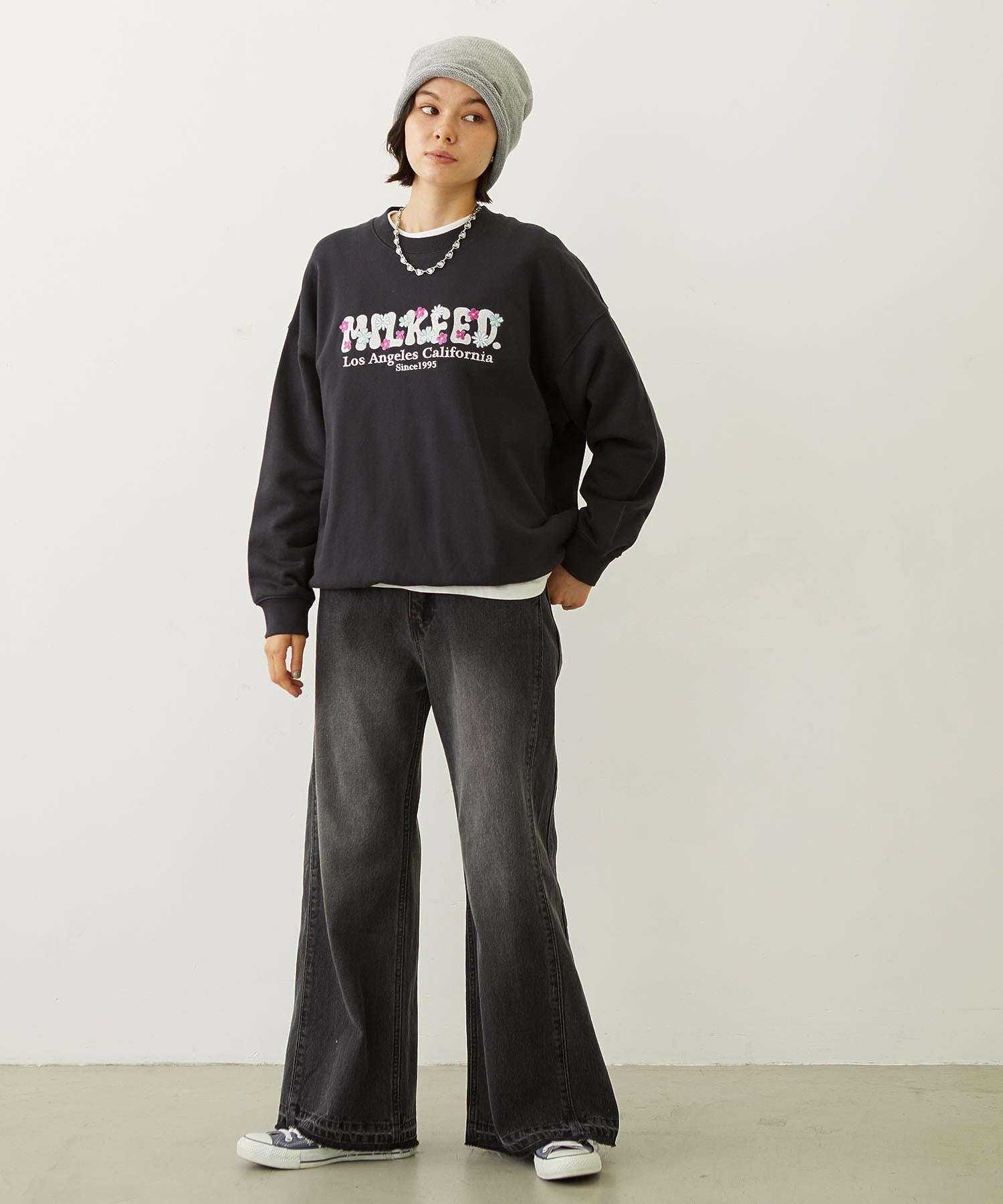 BLOOMING FLOWER EMBROIDERY SWEAT TOP