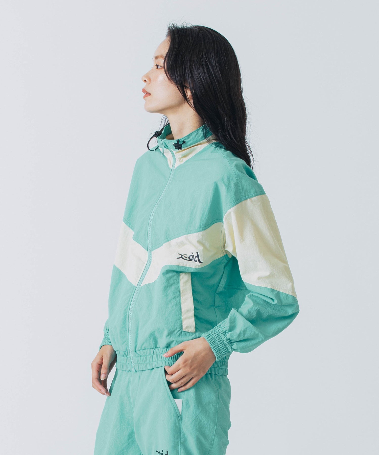 EMBOSSED WIND UP JACKET