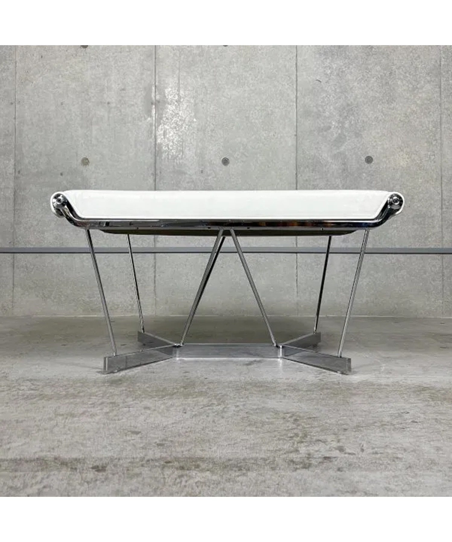 VF Catenary Chair and Ottoman 2301