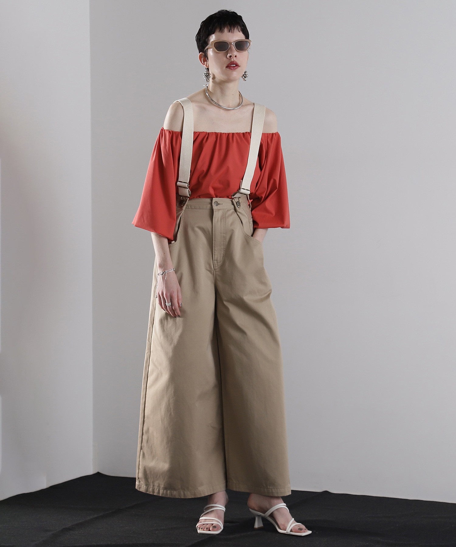 サスペンダータックワイドパンツ