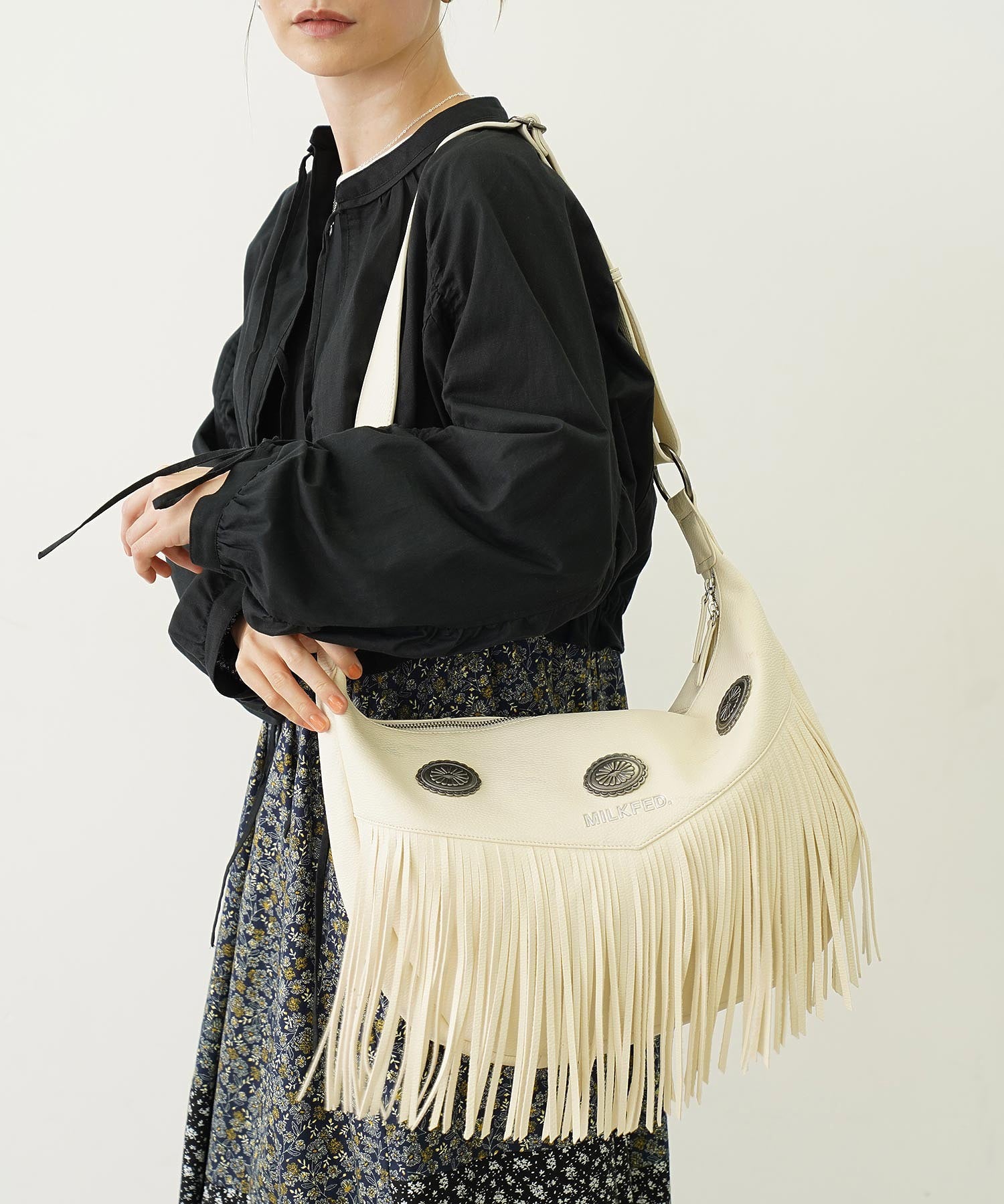 FRINGE SHOULDER BAG