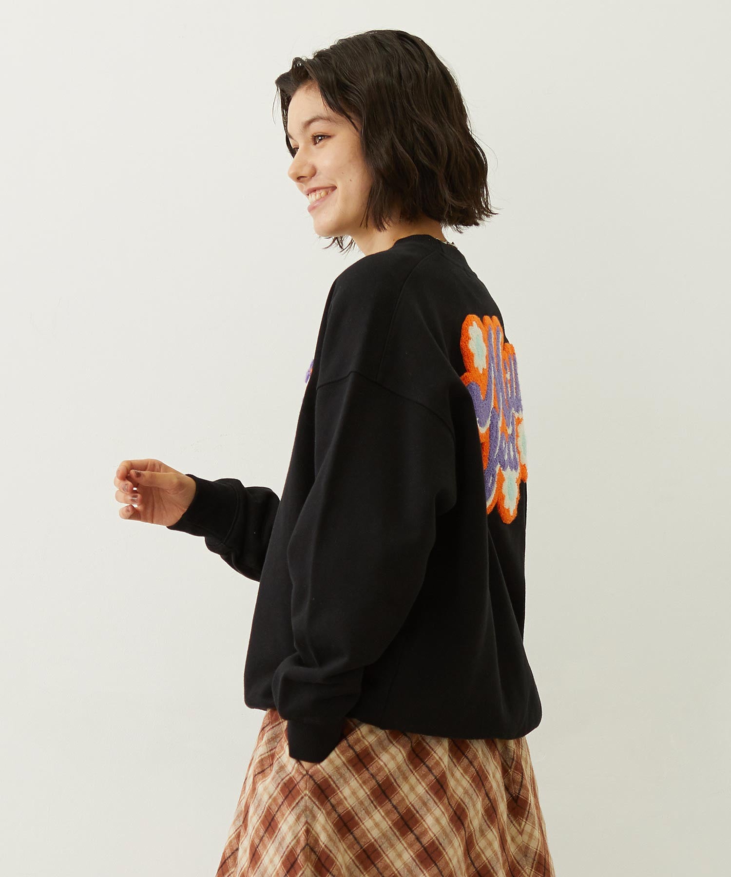 FLOWER LOGO CHENILLE EMBROIDERY SWEAT TOP