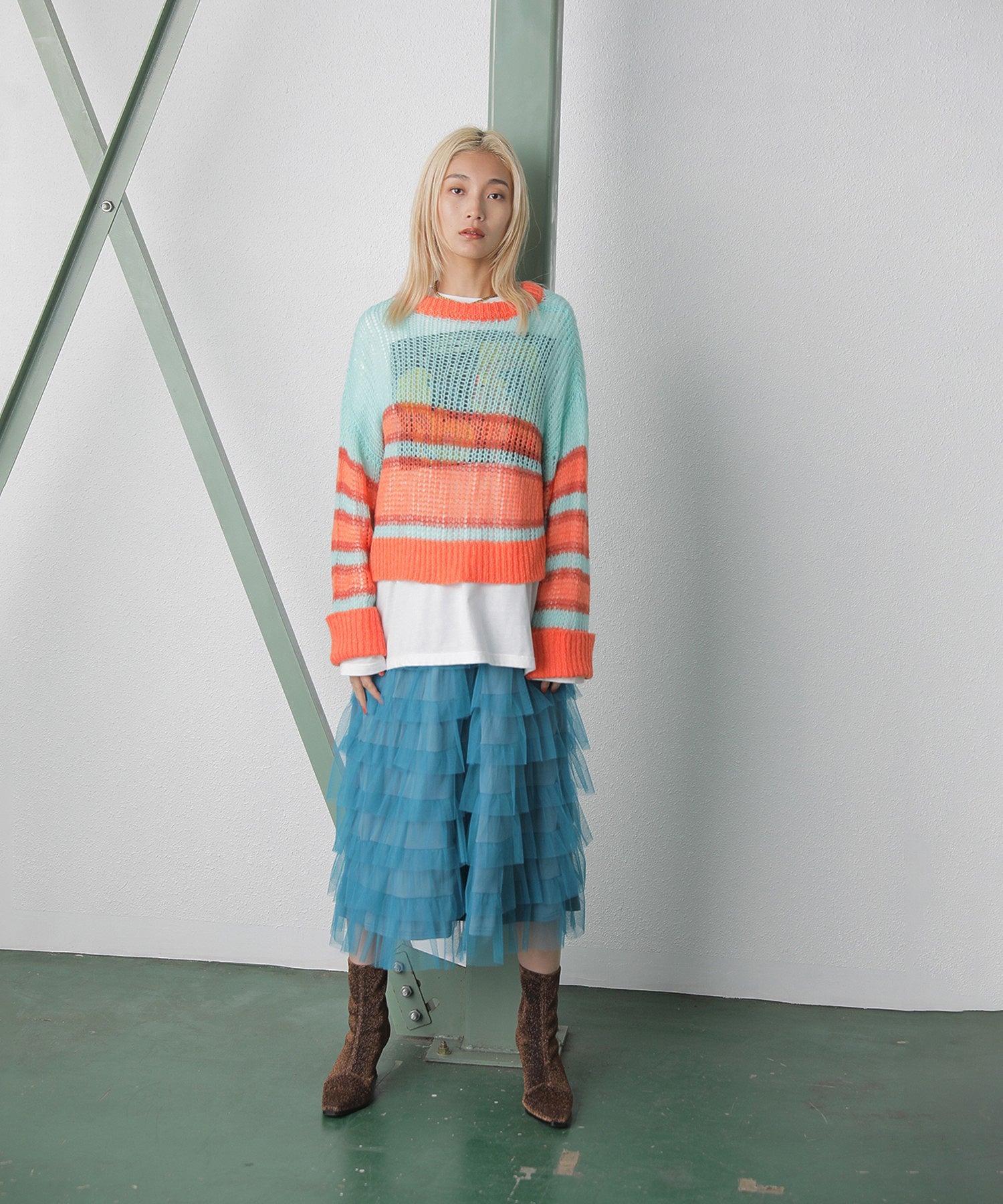 クロップドシアーニット