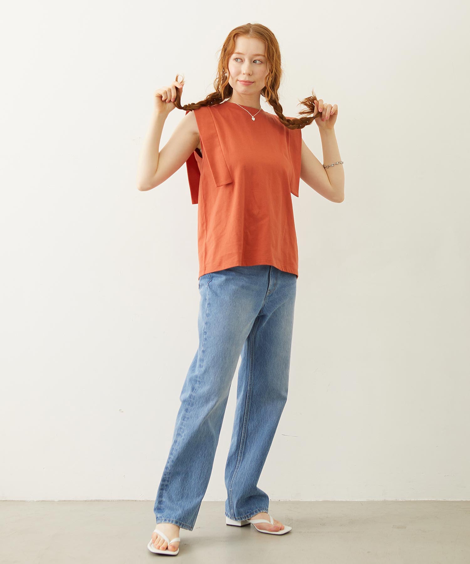 BOXY SLEEVELESS TOP