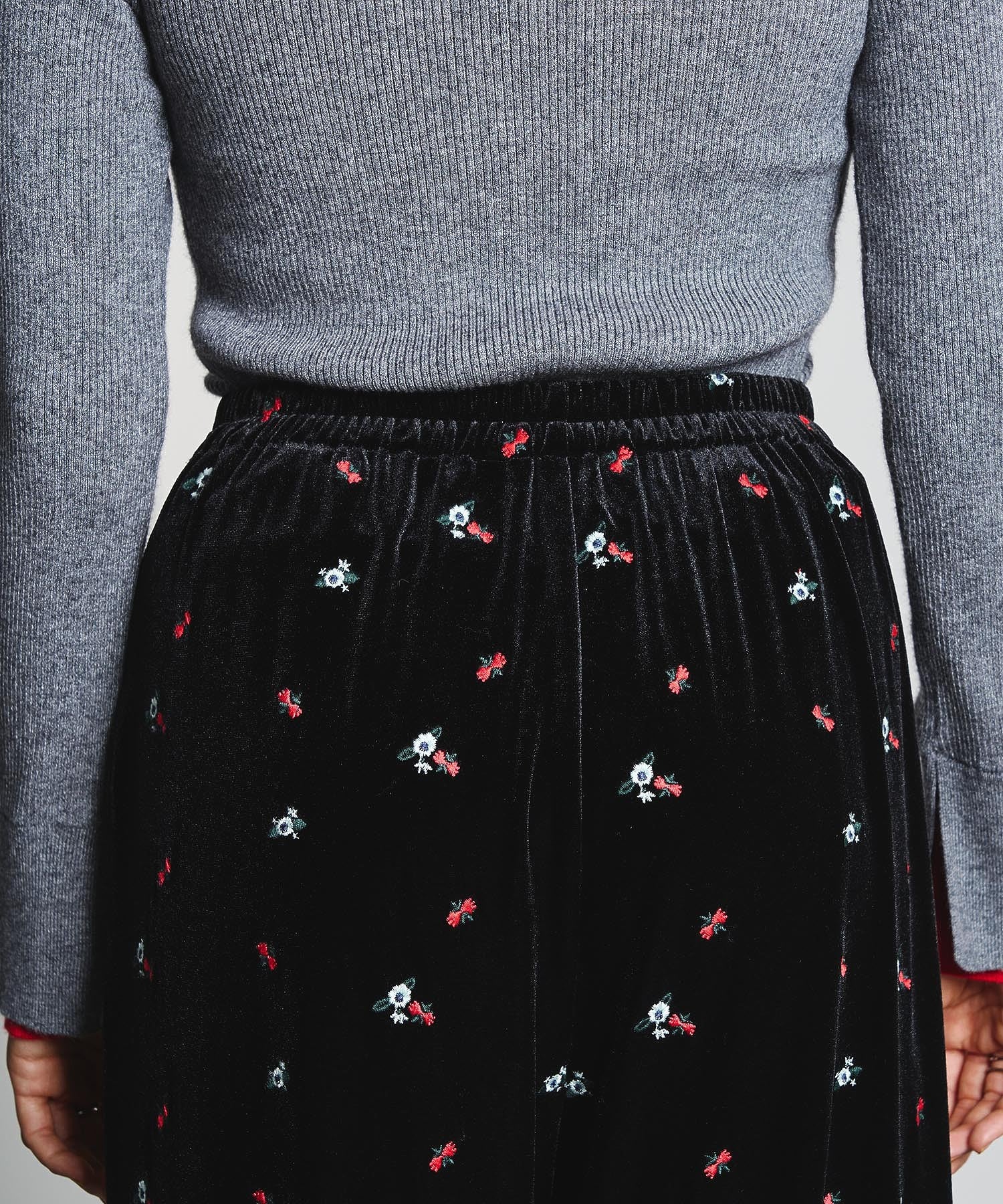 EMBROIDERY VELOUR PANTS