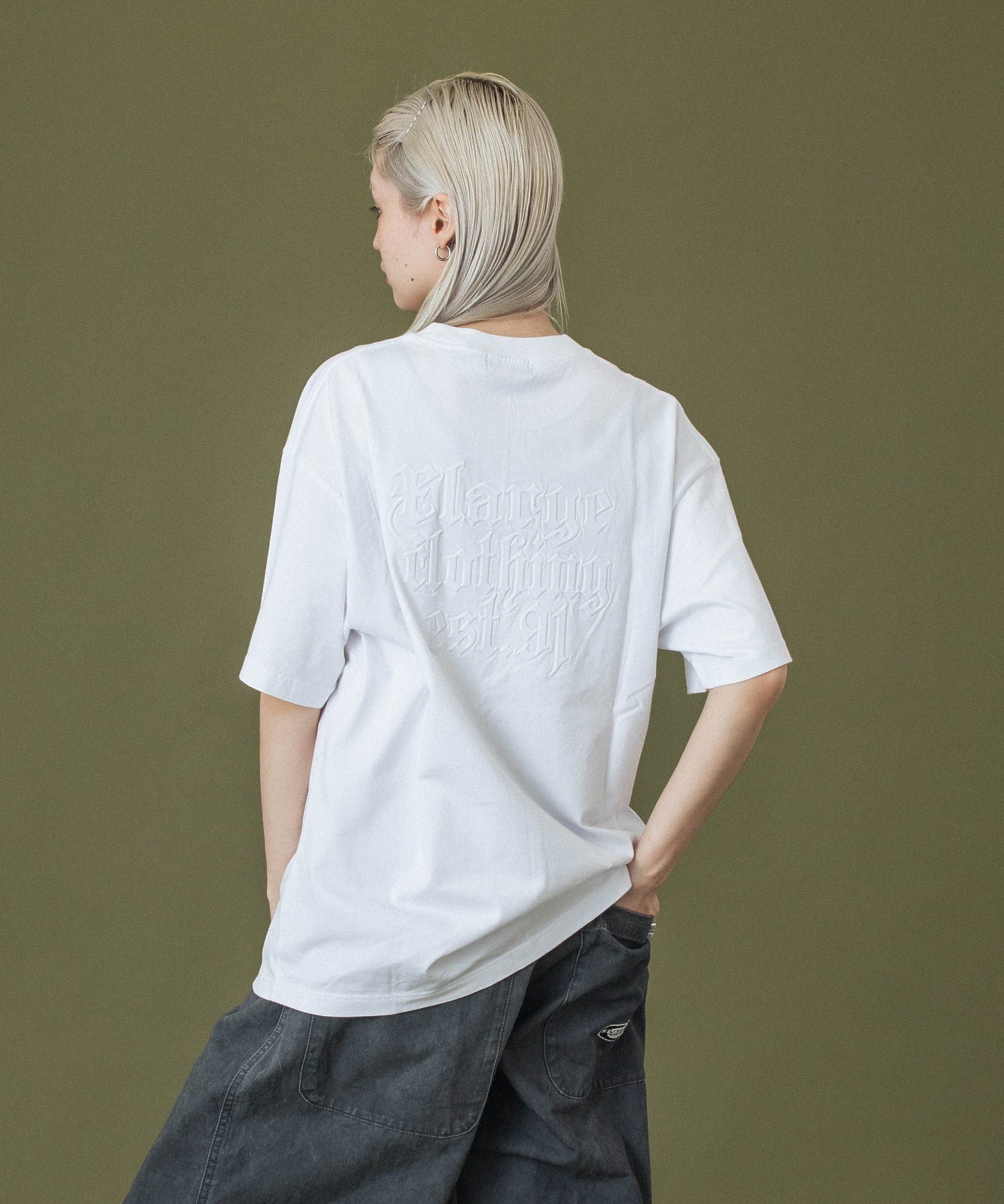 EMBOSSED OLD ENGLISH S/S TEE