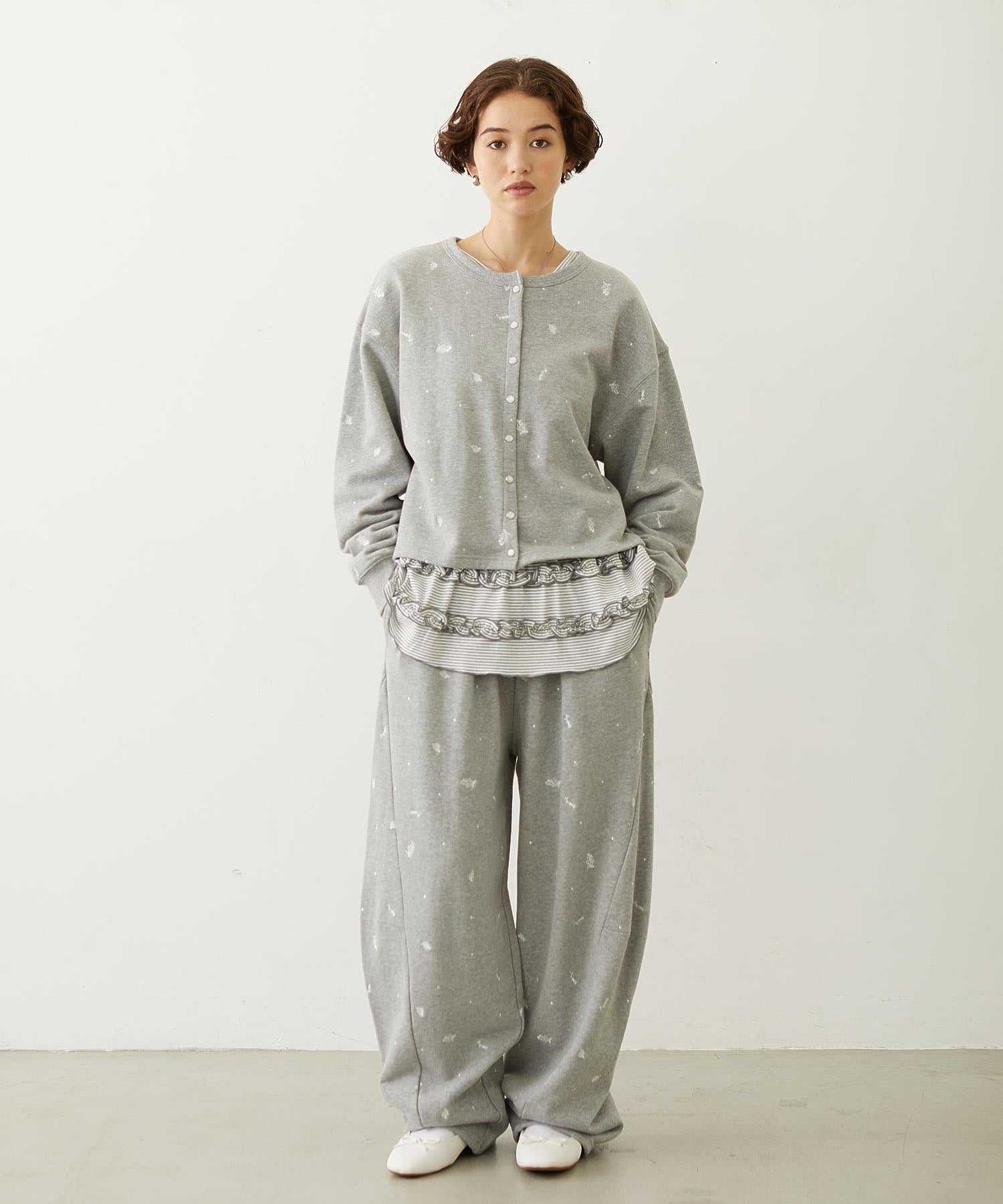 EMBROIDERED ROSE SWEAT WIDE PANTS