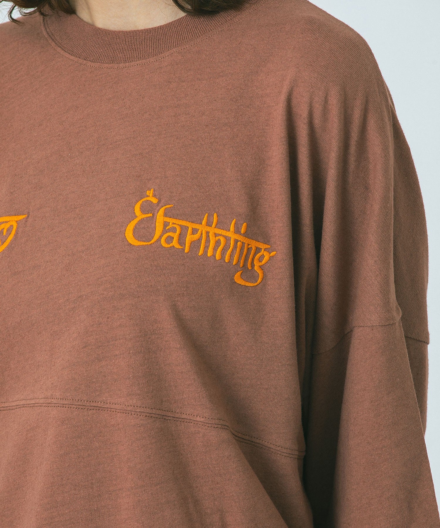 HLAADA for ROSE BUD/EMBROIDERY FOOT BALL TEE