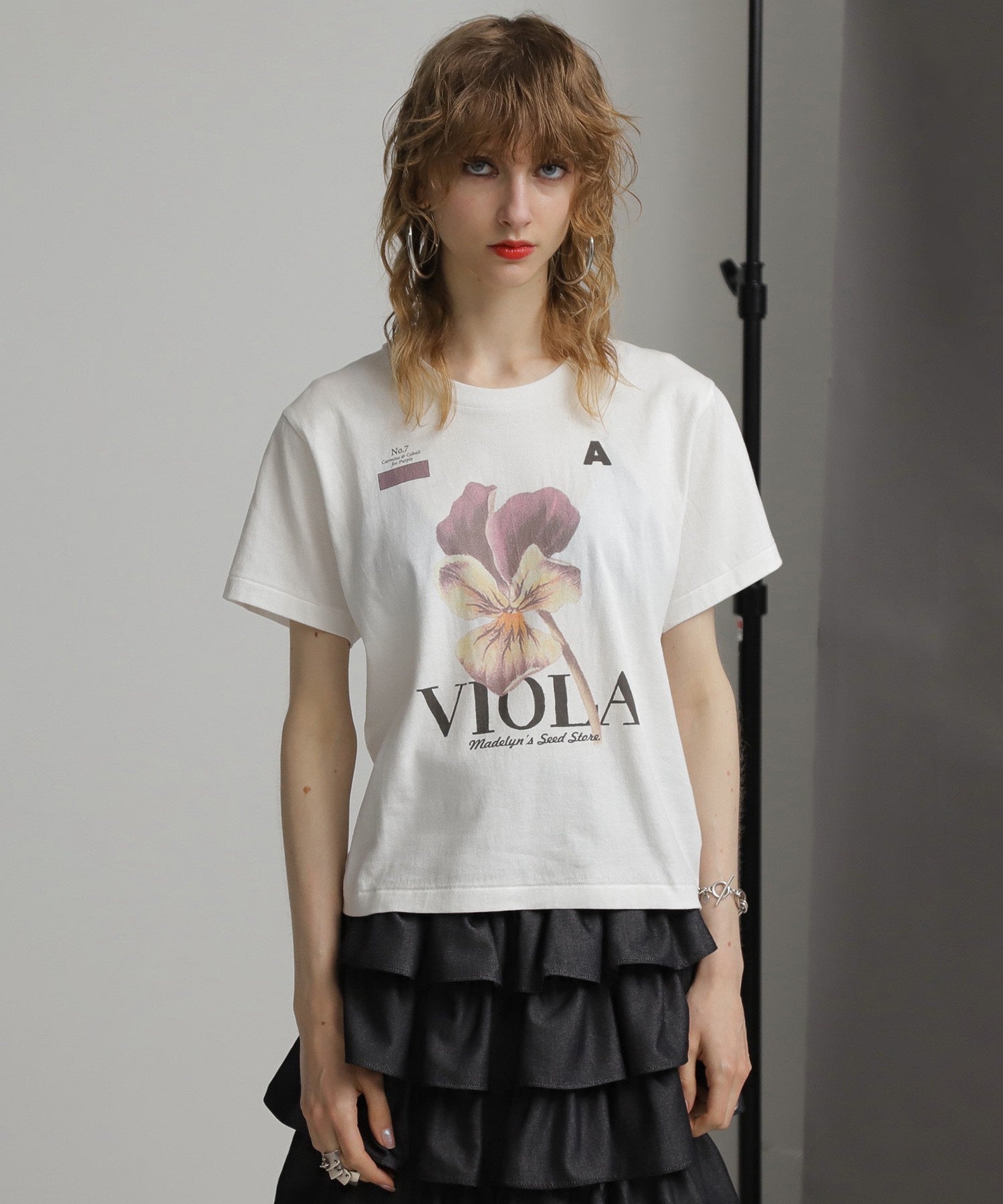 mag.by c/フラワーグラフィックTシャツ