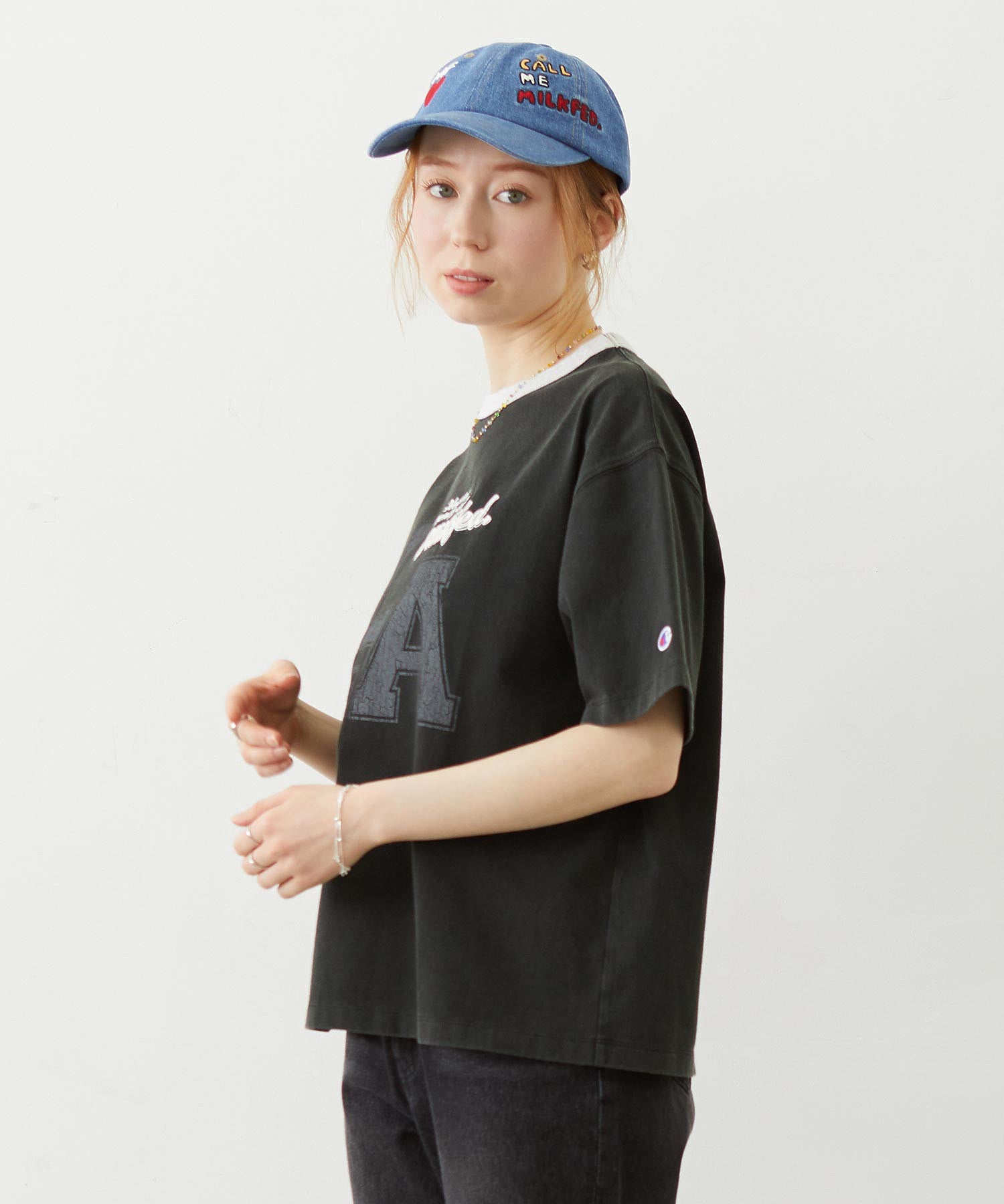 MILKFED.×CHAMPION LA LOGO S/S TEE