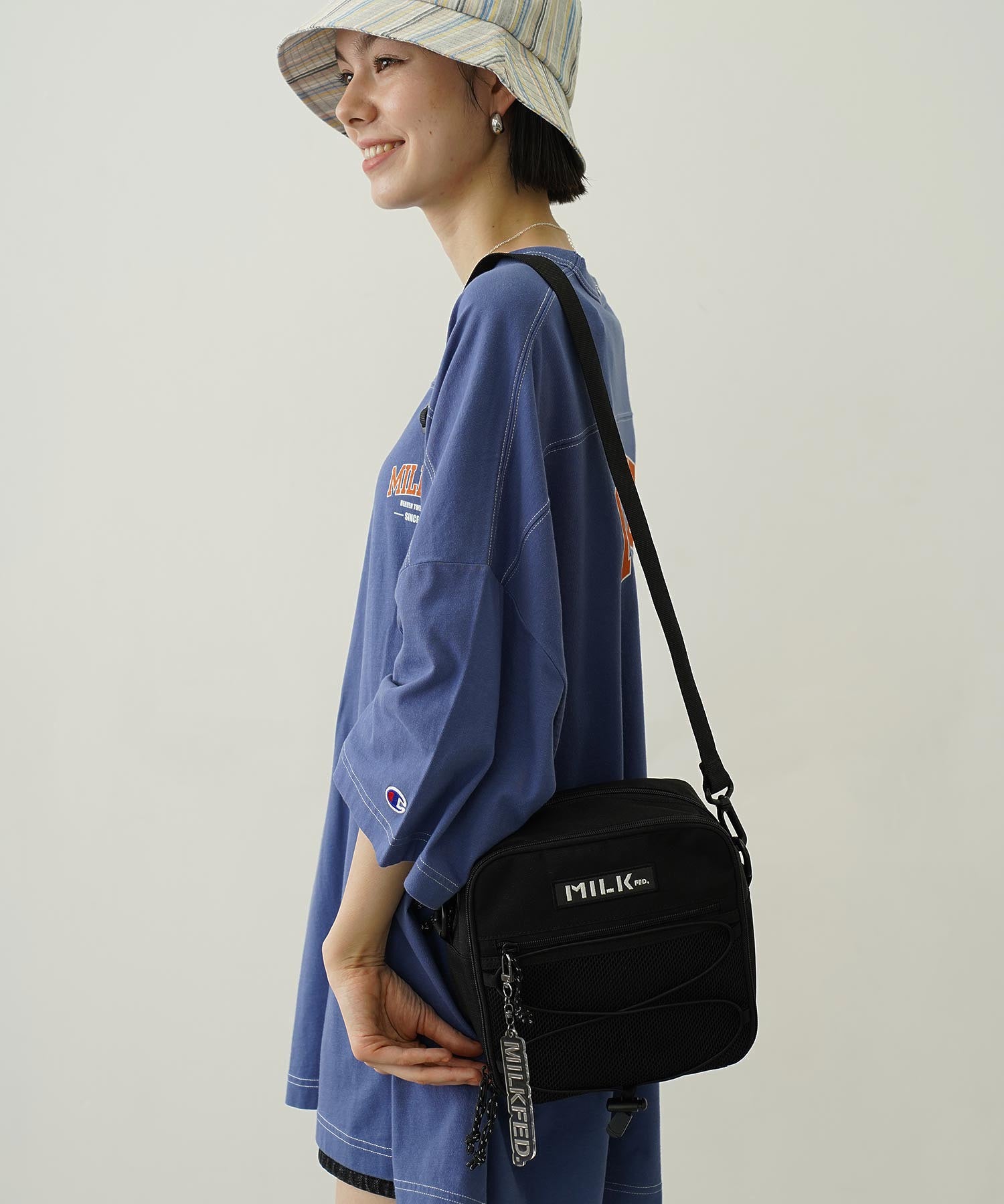 DAILY SQUARE SHOULDER BAG