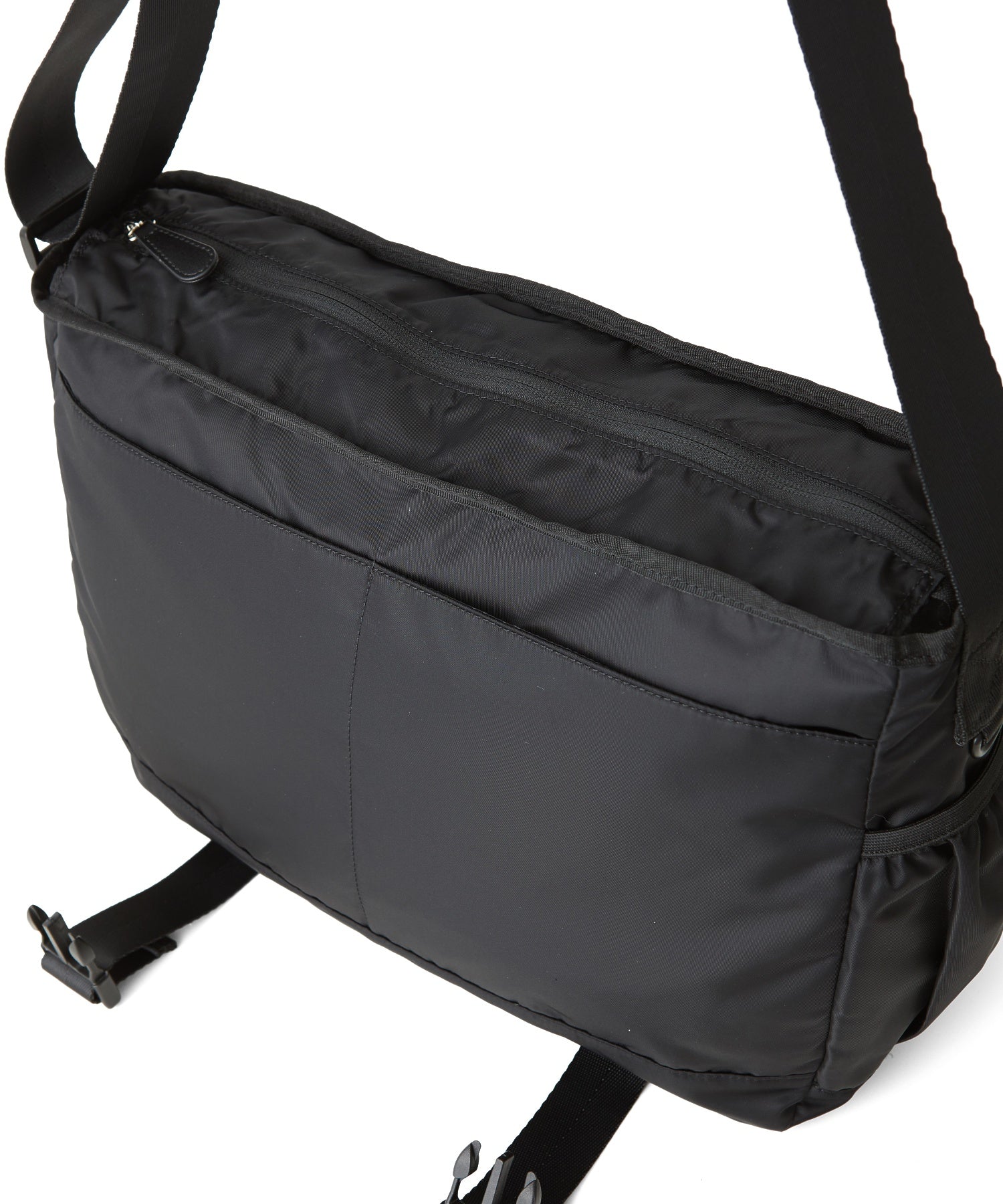 LOGO PLATE MESSENGER BAG MILKFED.