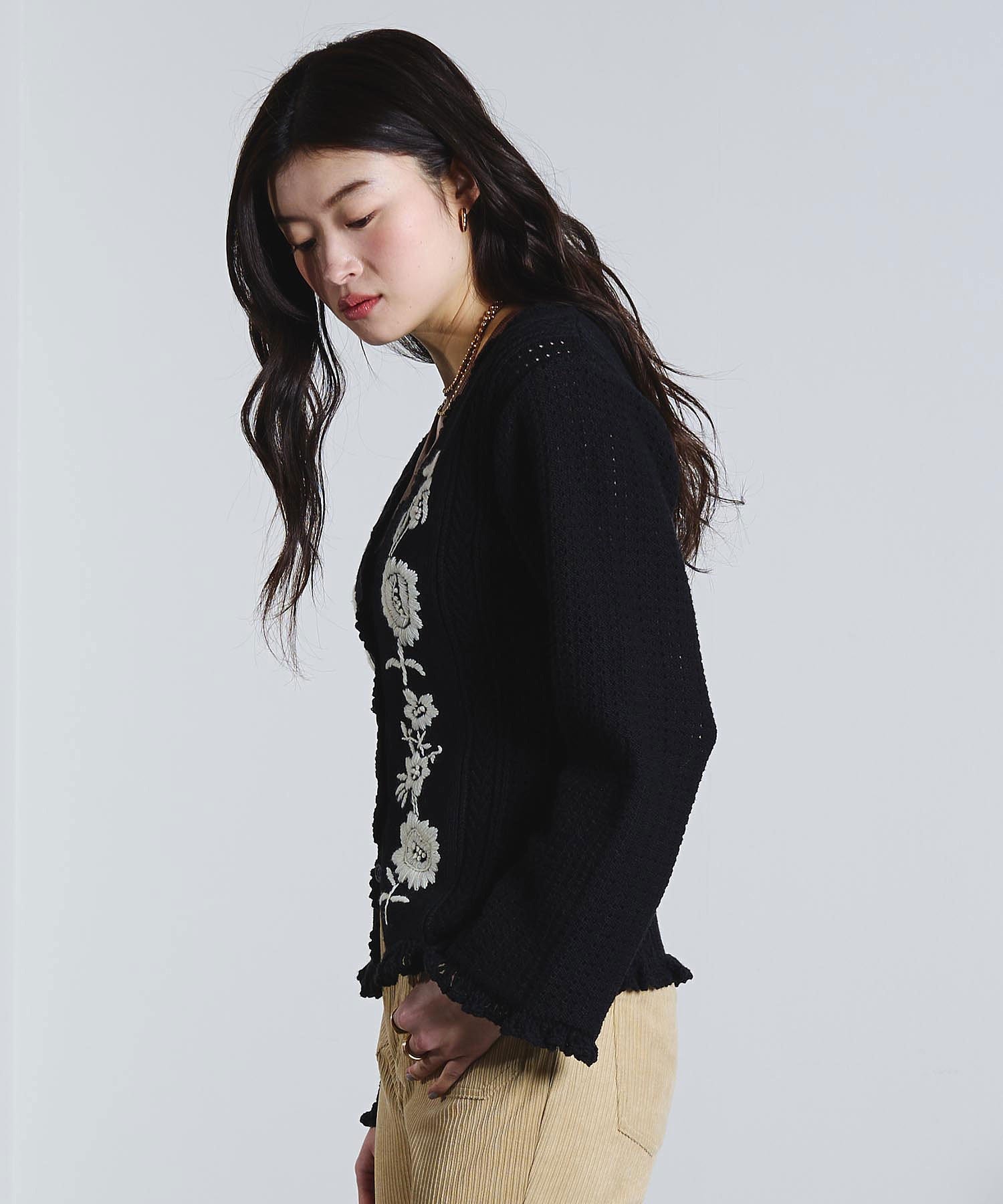 mag.by c/FLOWER EMBROIDERY KNIT CARDIGAN