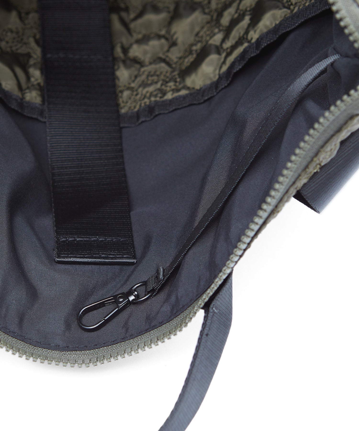 CHERRY QUILTED HELMET BAG