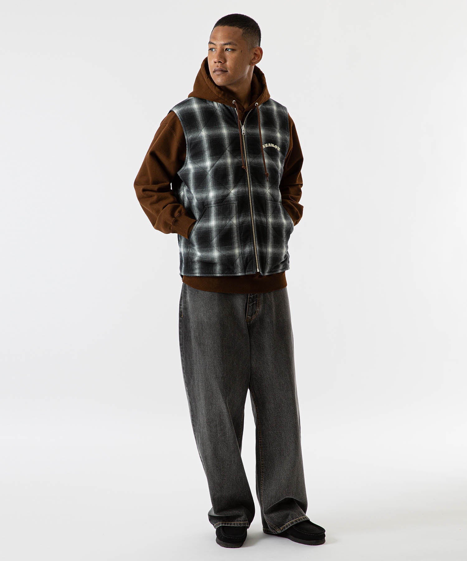 MODEL 身長187cm / 着用サイズ：Lサイズ ※商品の色味の目安は、商品単体の画像をご参照ください。