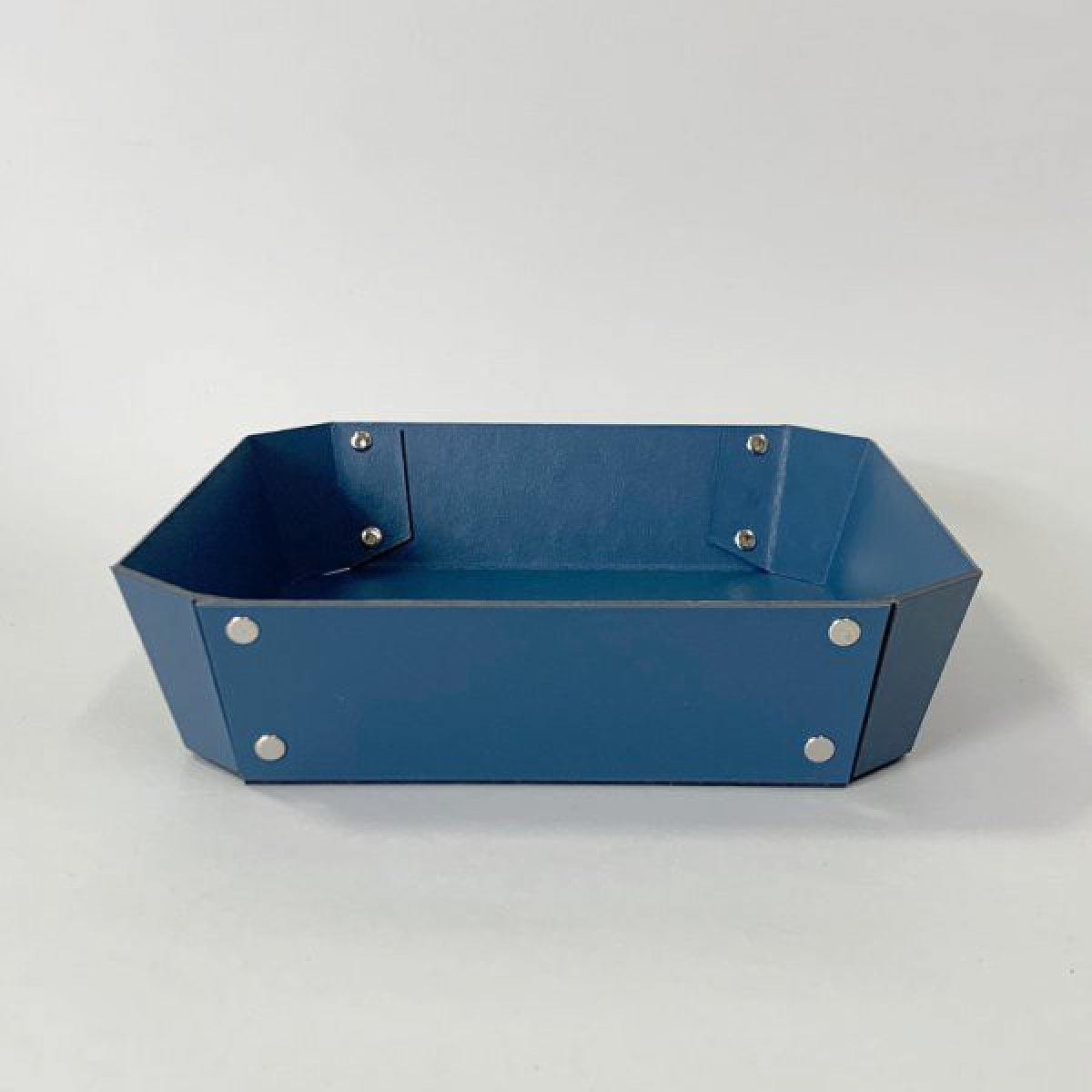 8_TRAY M