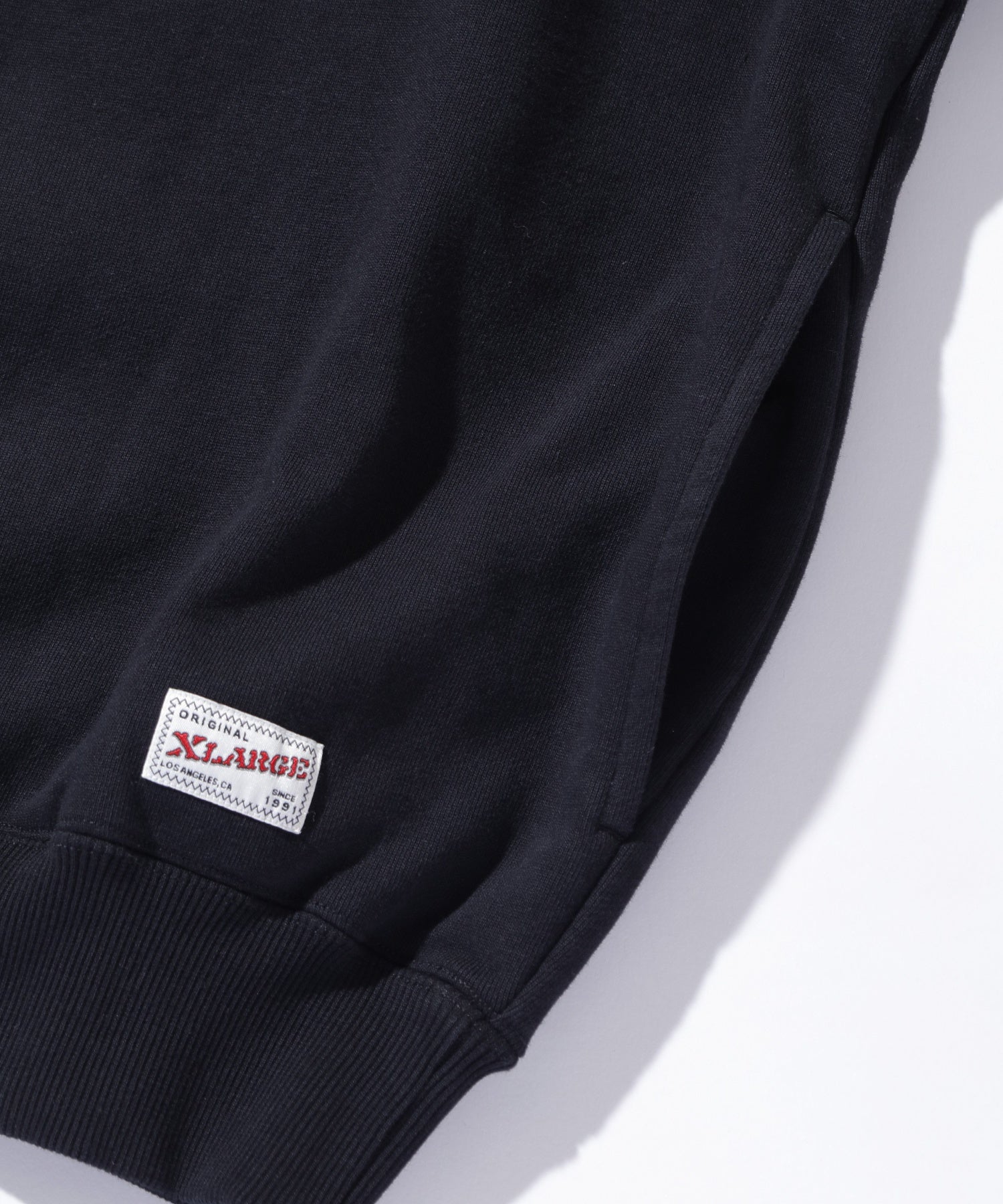 DENIM COLLAR HALF ZIP SWEATSHIRT