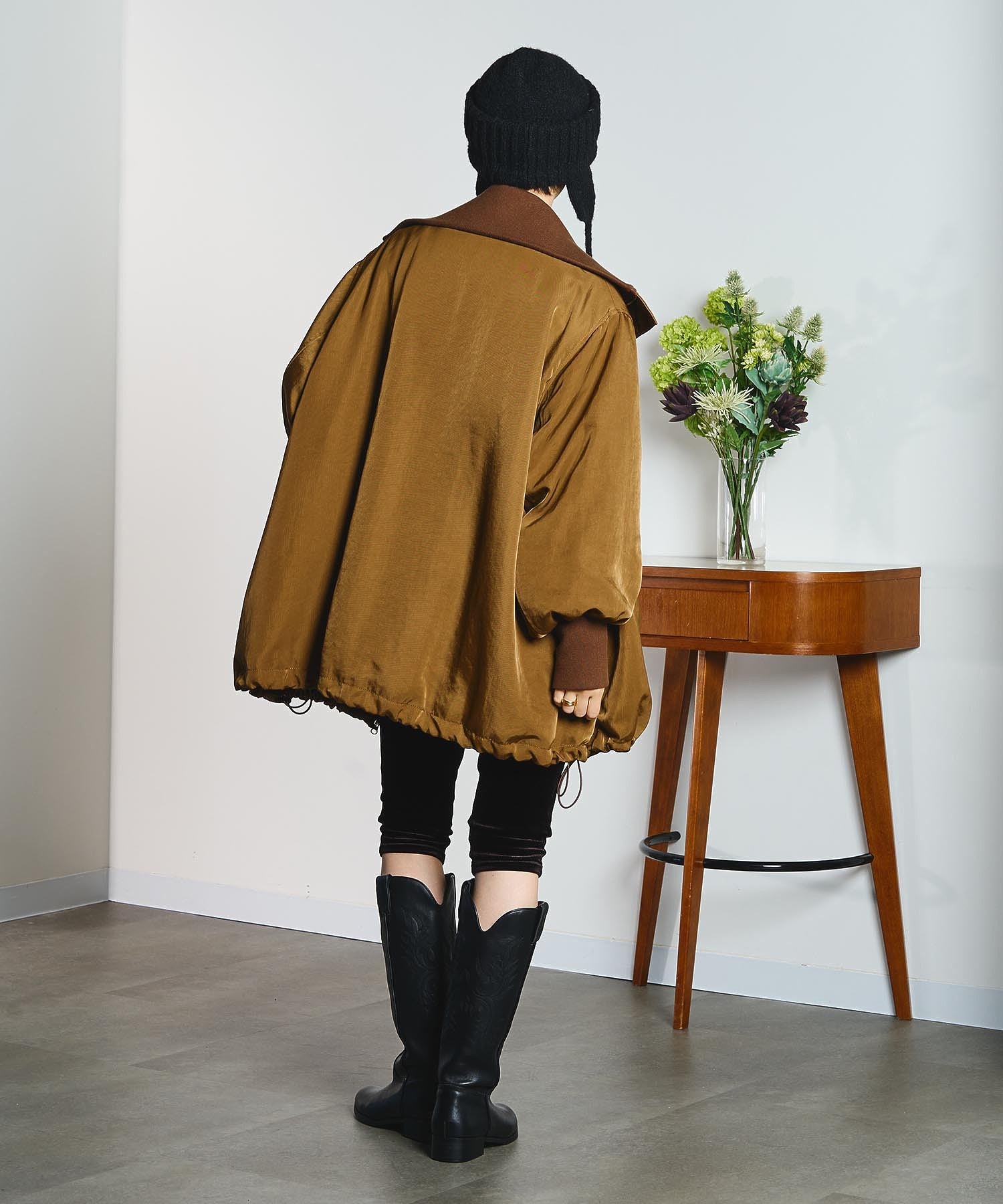 VELOUR CAPRI PANTS