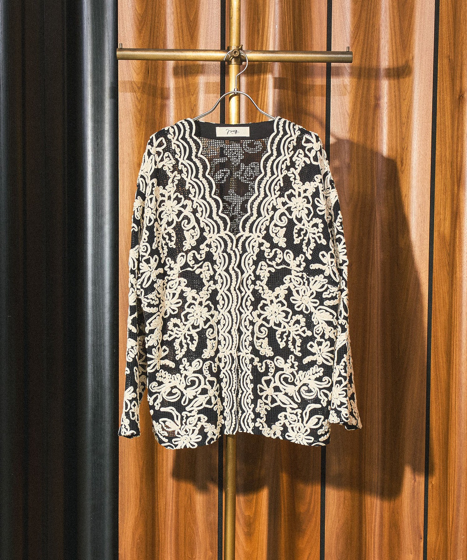 mag.by c/EMBROIDERY MESH SHIRT