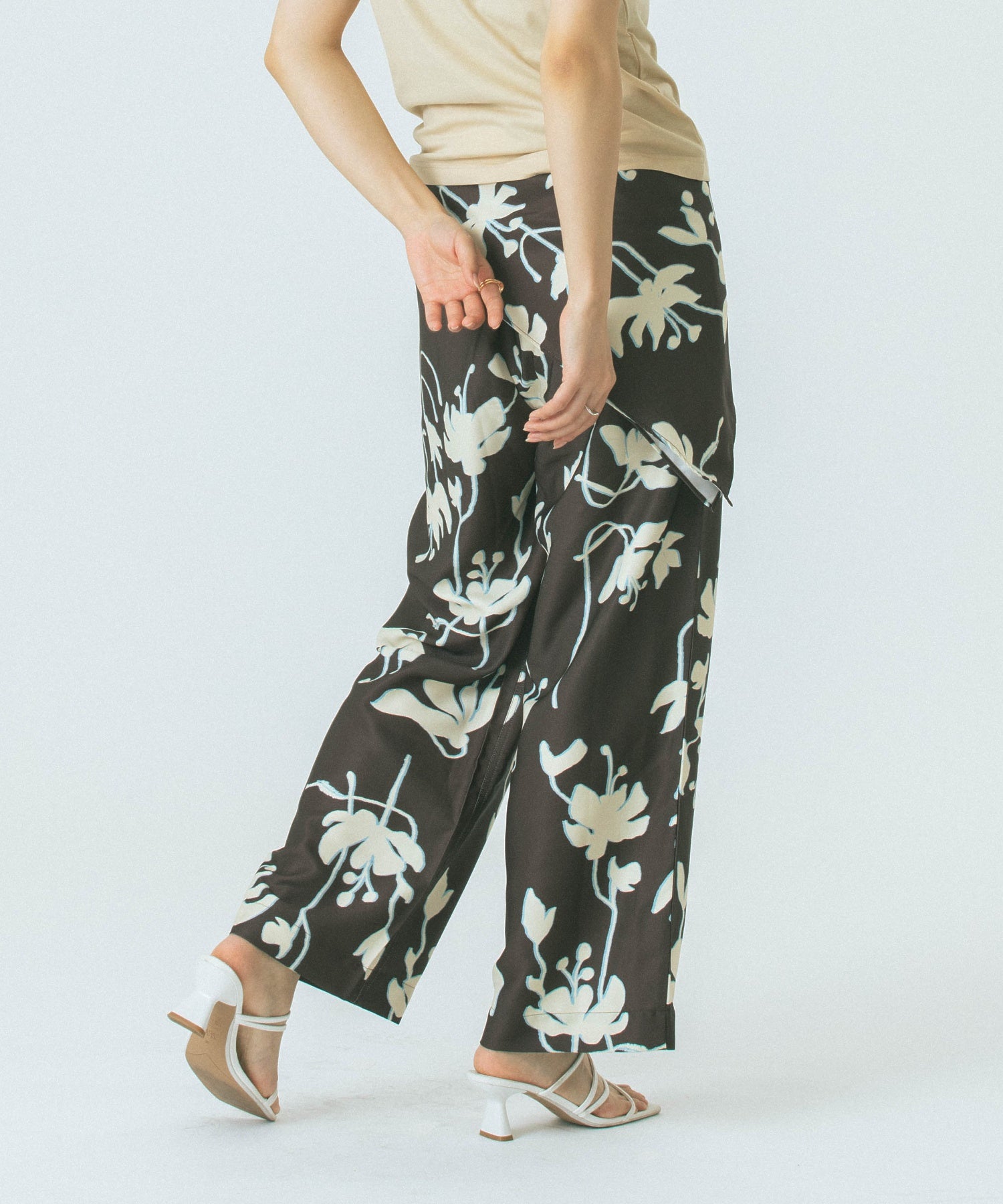 FLOWER PRINT PANTS