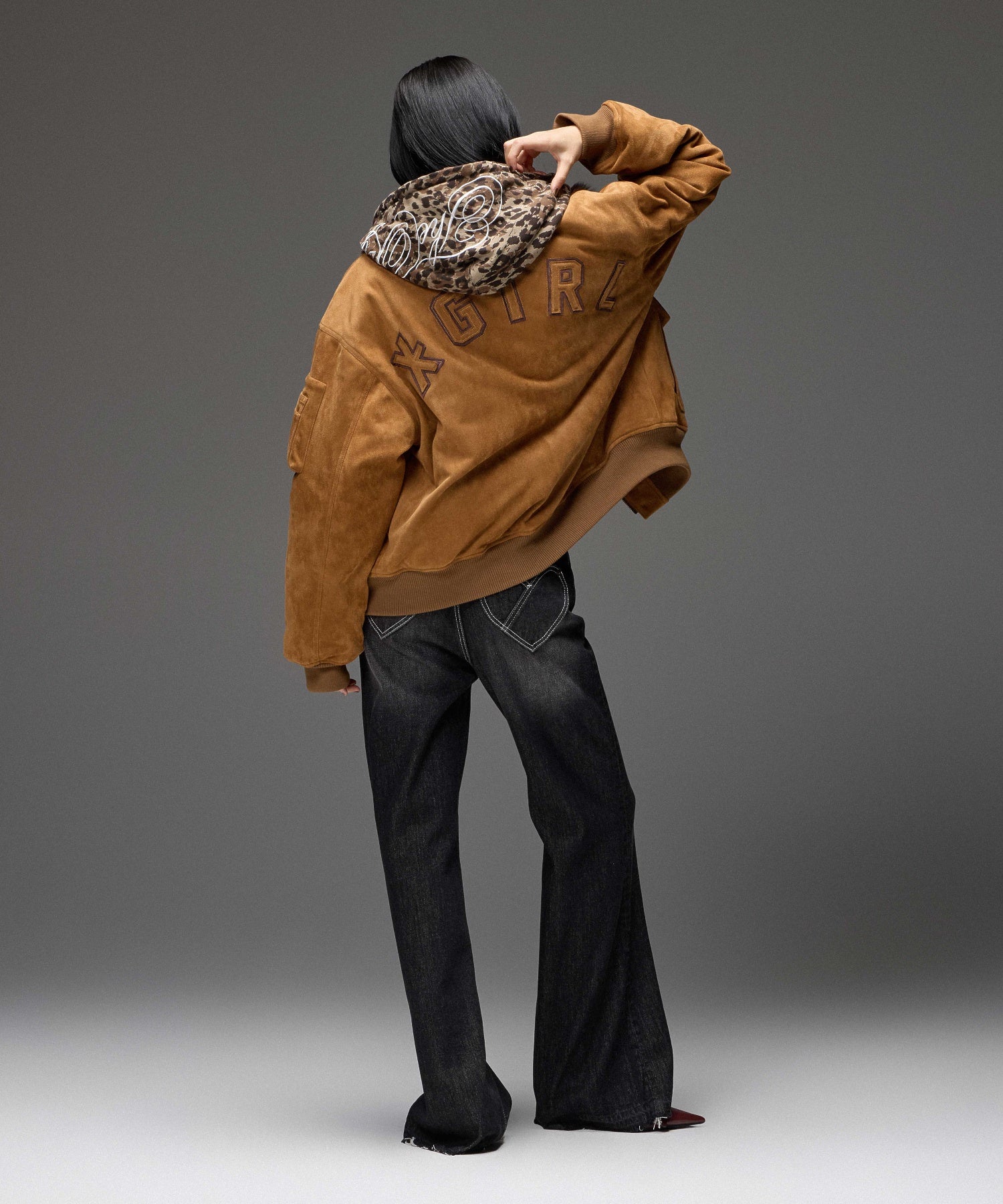 DETACHABLE FAUX FUR COLLAR PATCHED LOGO JACKET