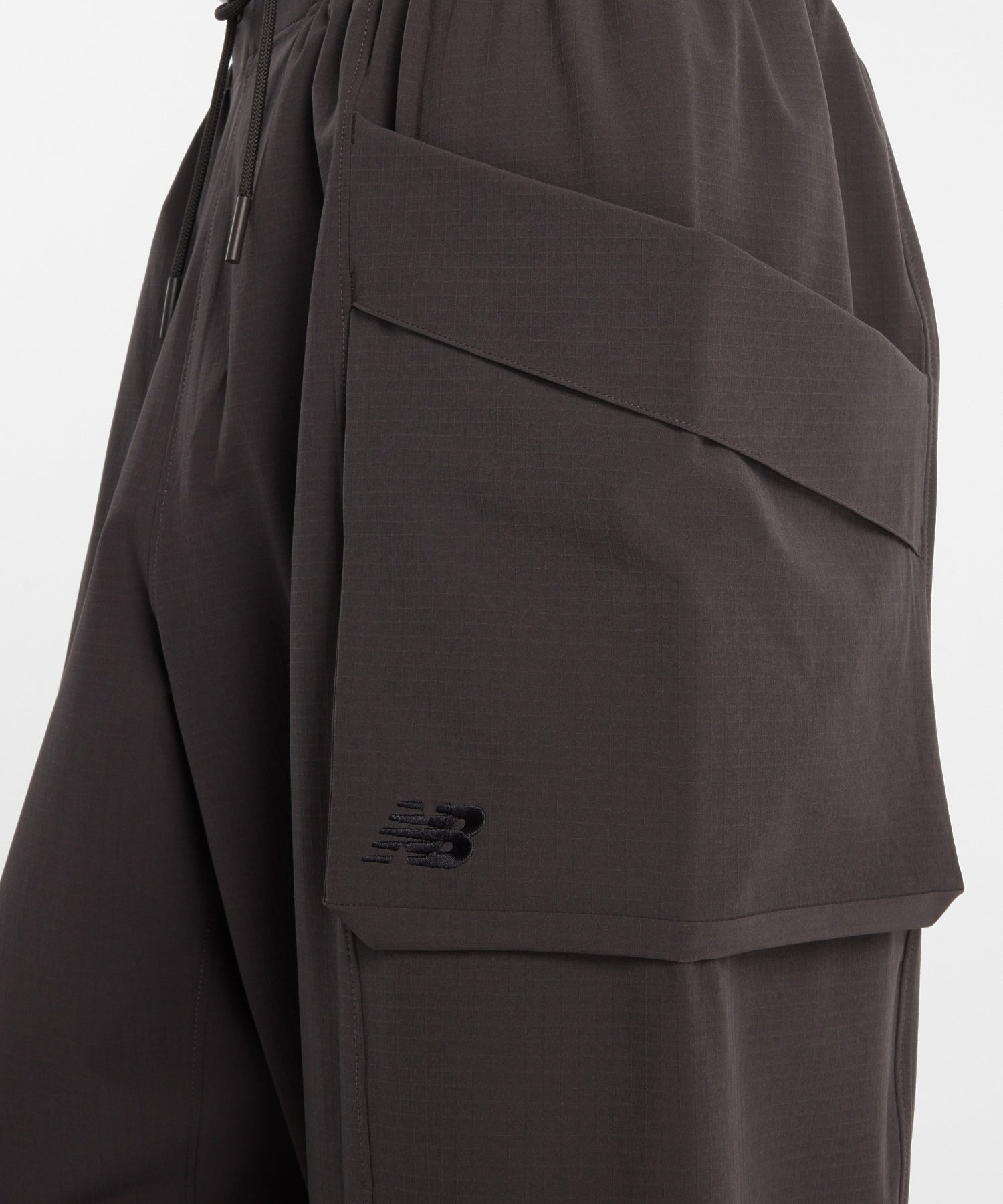 NEW BALANCE/ニューバランス/NB Grey cropped cargo pants MB61A5RJ