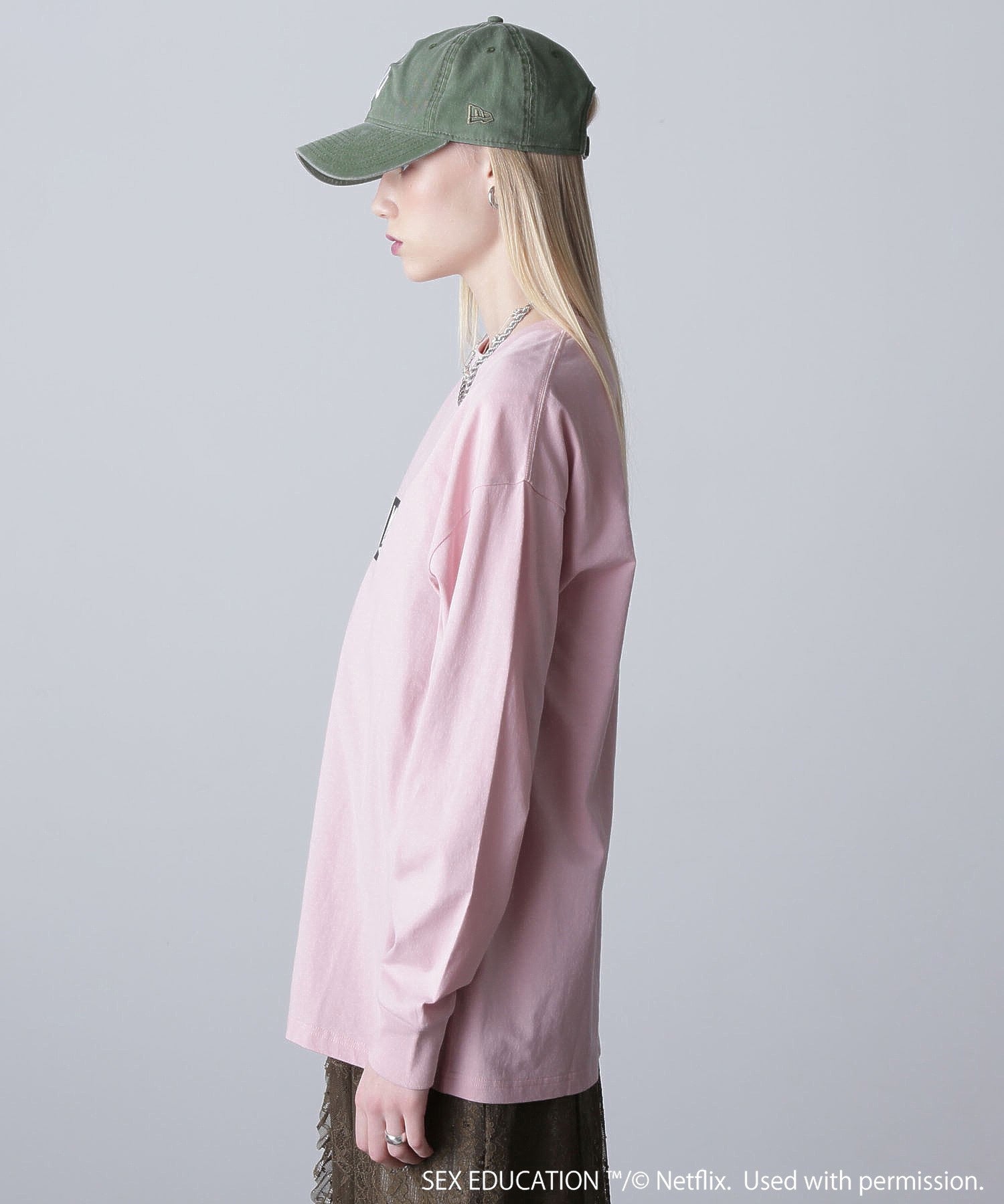 Netflix Series ‘SEX EDUCATION’ × ROSE BUD/MAEVE BOX LOGO TEE